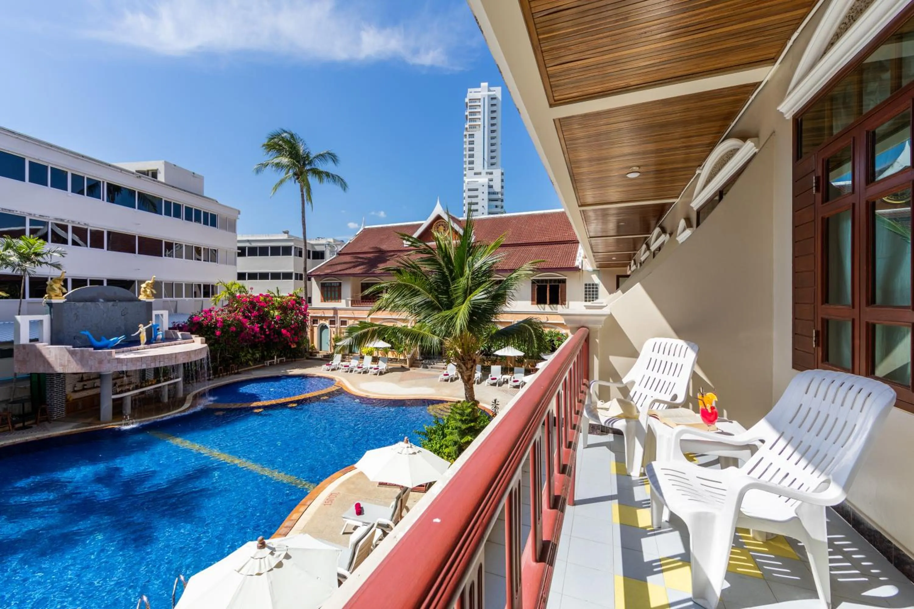 Deluxe Pool View in Tony Resort