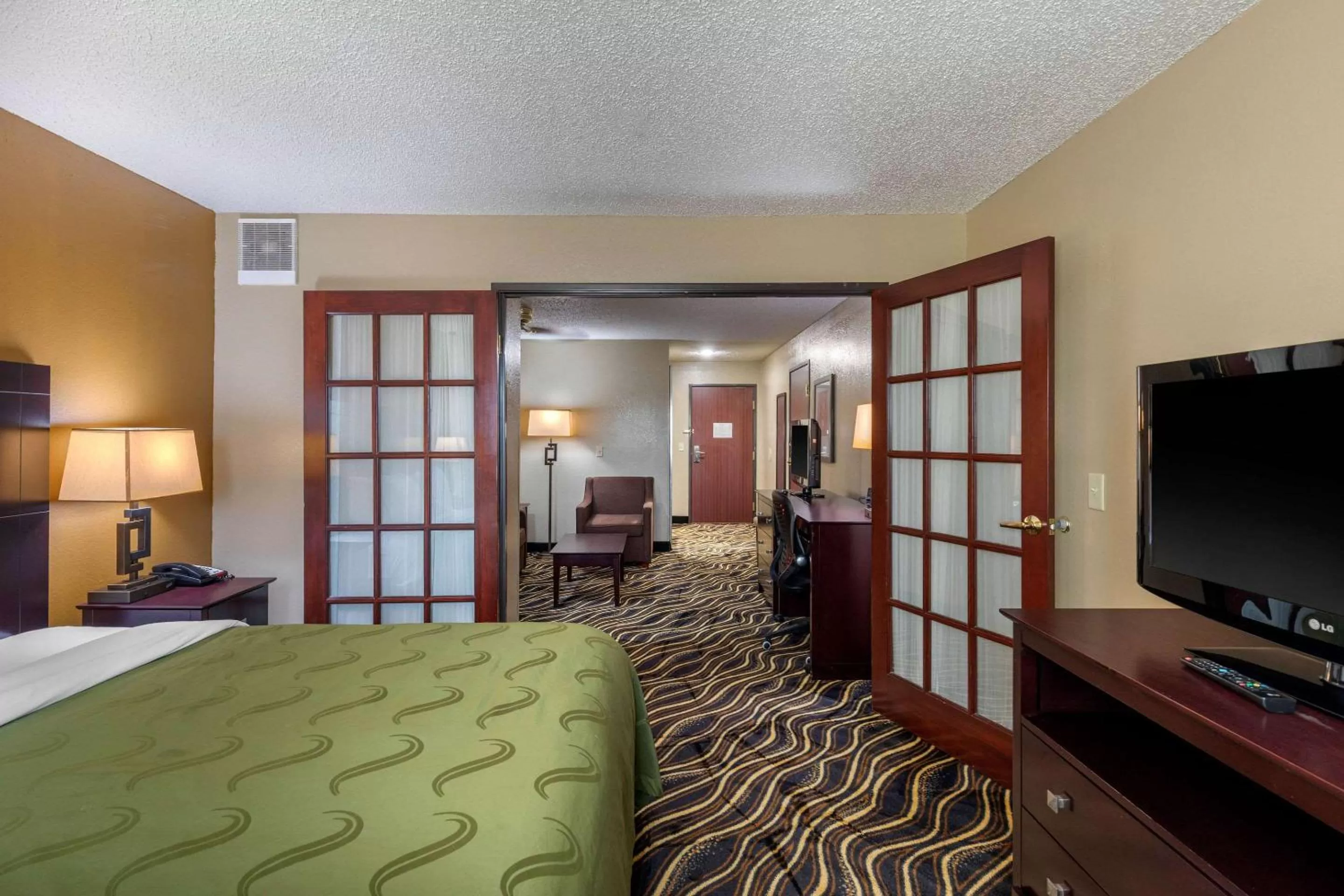Quality Suites Addison-Dallas