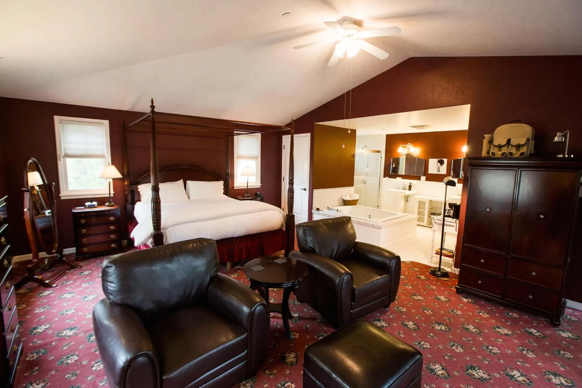 King Suite with Balcony in The Inn on First