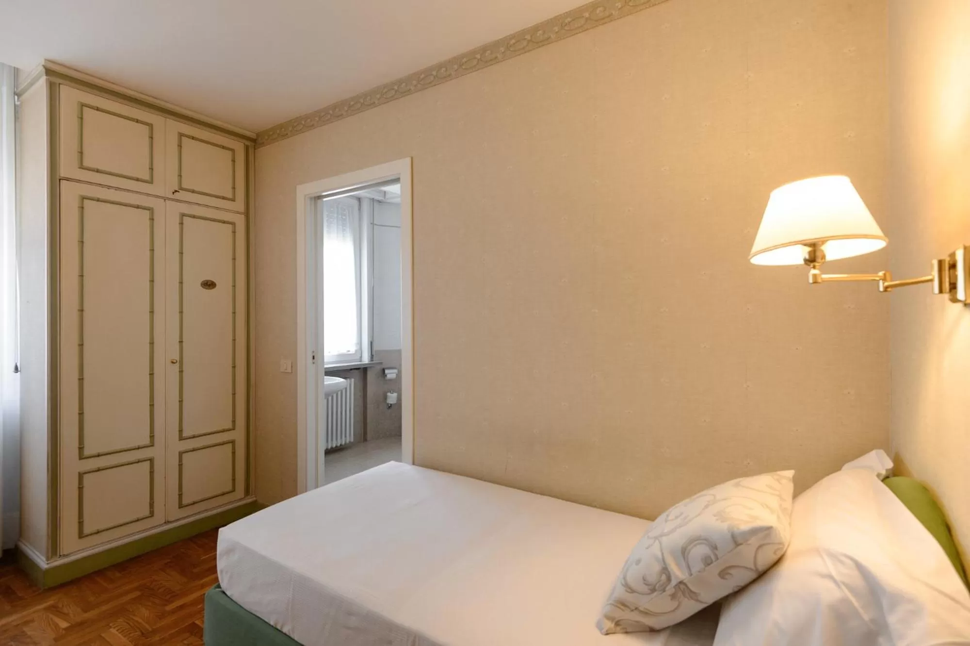 Single Room in Hotel Continental