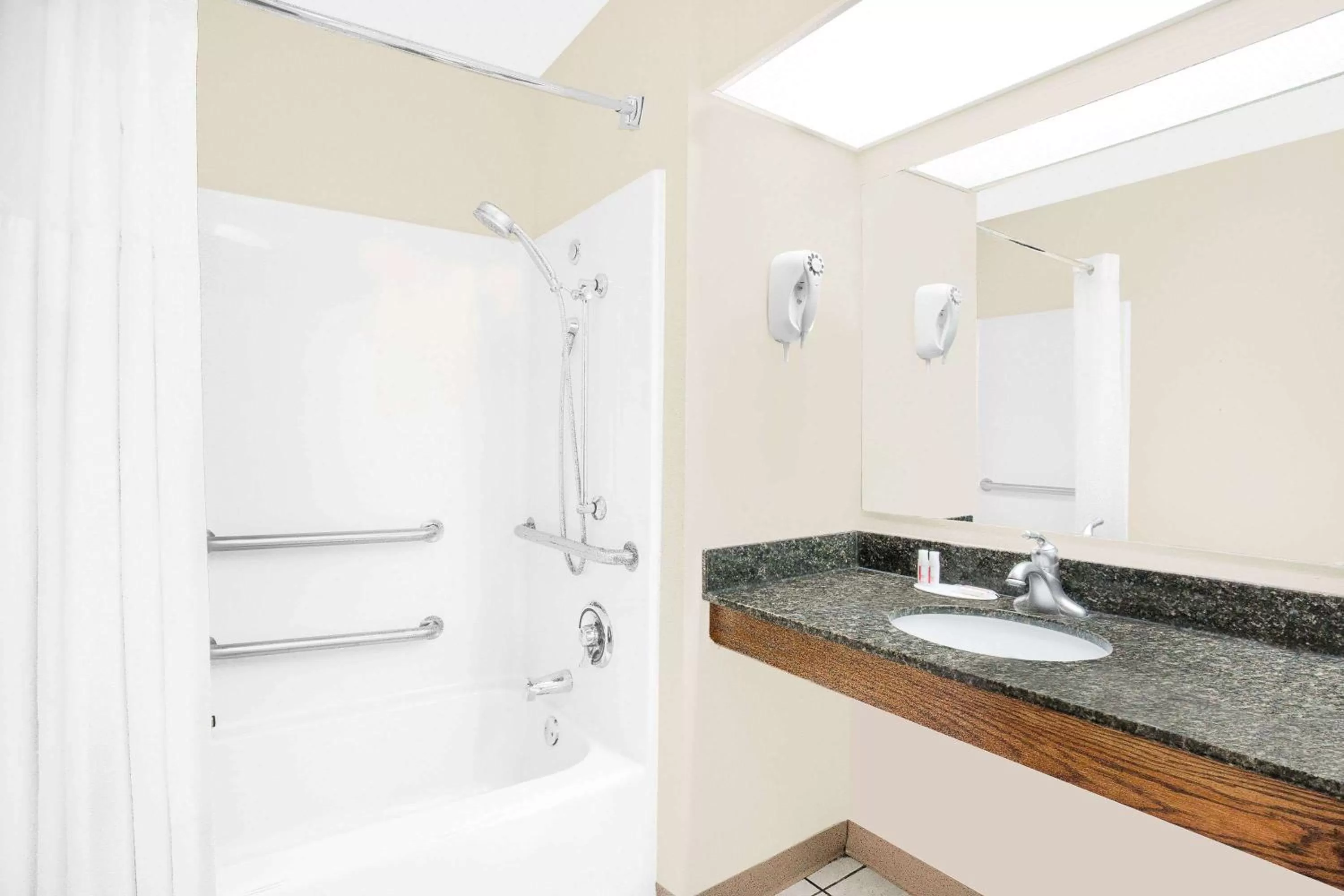 Double Room - Disability Access/Non-Smoking in Baymont by Wyndham Roanoke Rapids