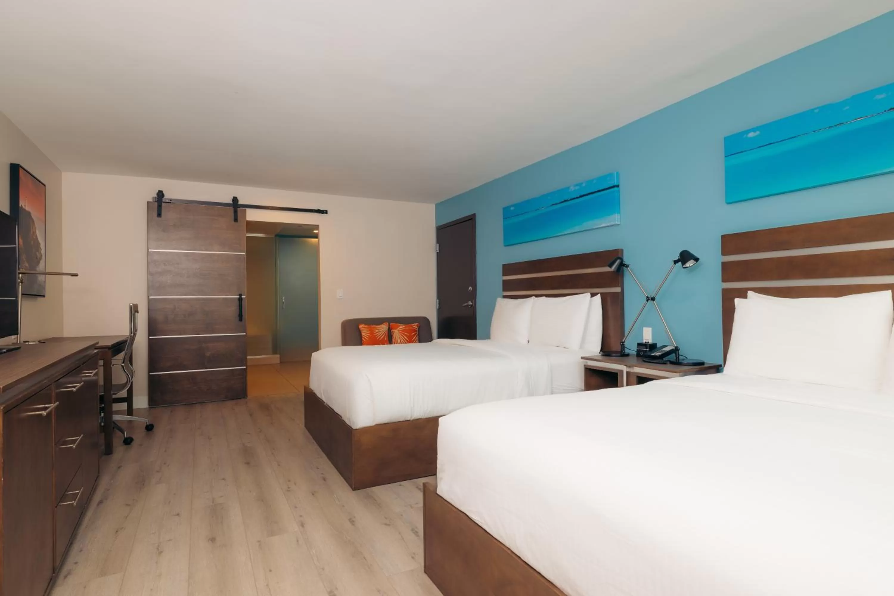 Queen Suite with Two Queen Beds and Soaking Tub - Non-Smoking in The Cove Hotel