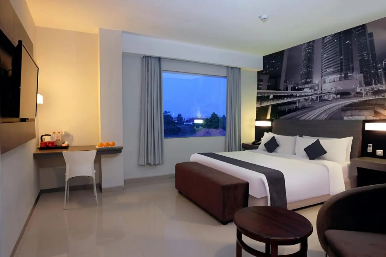 Deluxe Room in Hotel Neo Candi Simpang Lima - Semarang by ASTON