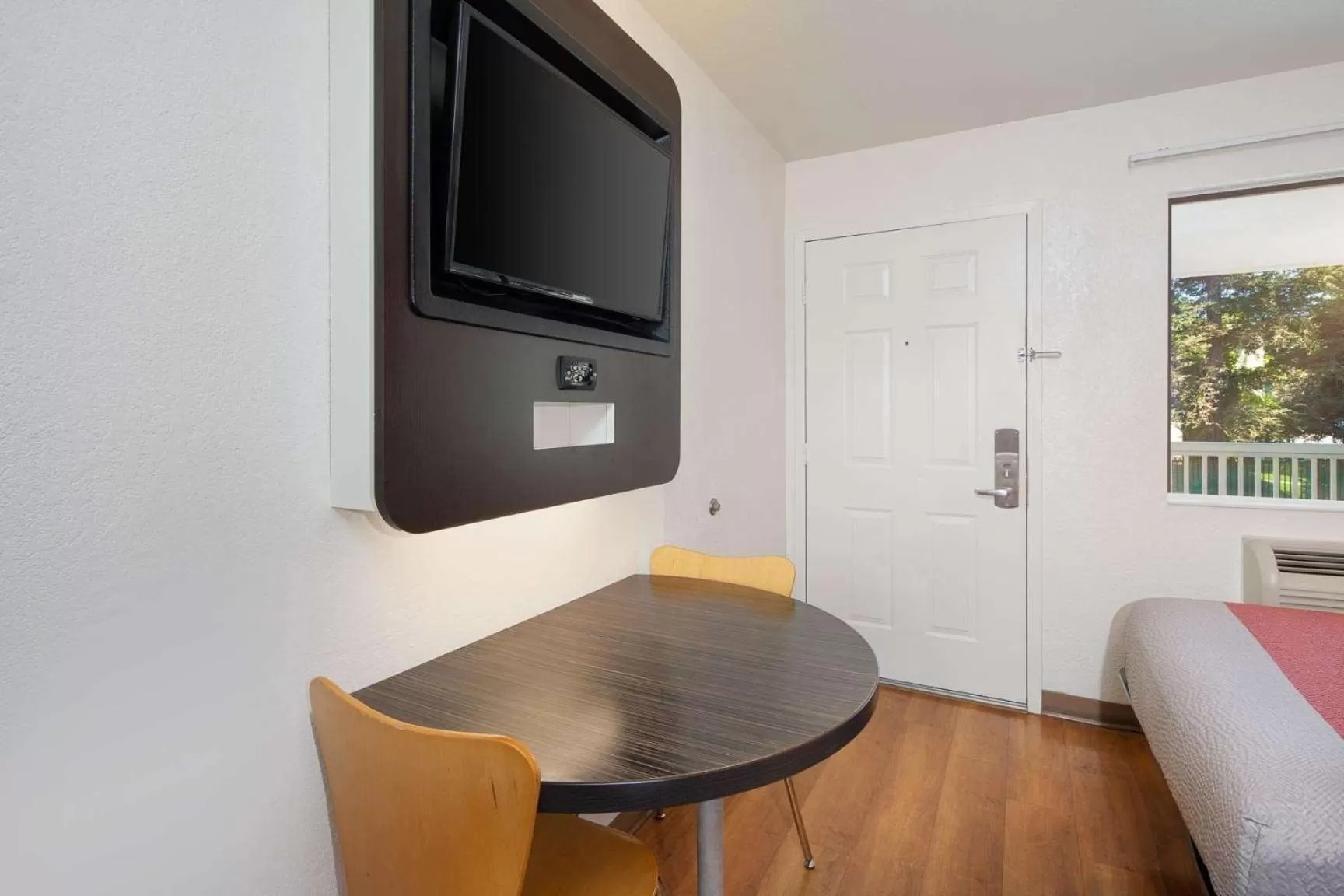 Double Room - single occupancy - Disability Access - Roll In Shower in Motel 6-Arcadia, CA - Los Angeles - Pasadena Area