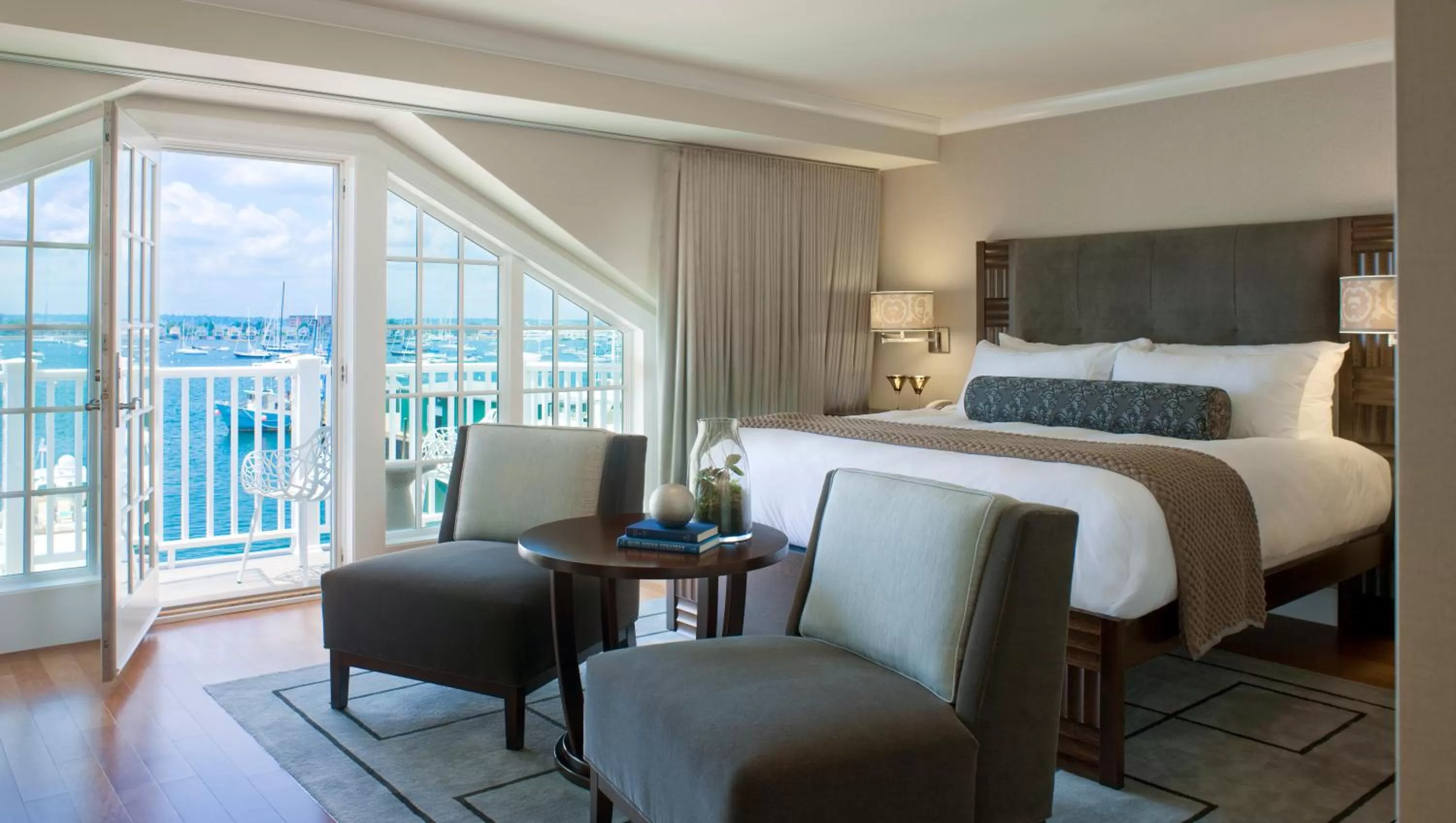 Suite with Harbor View in Forty 1 North