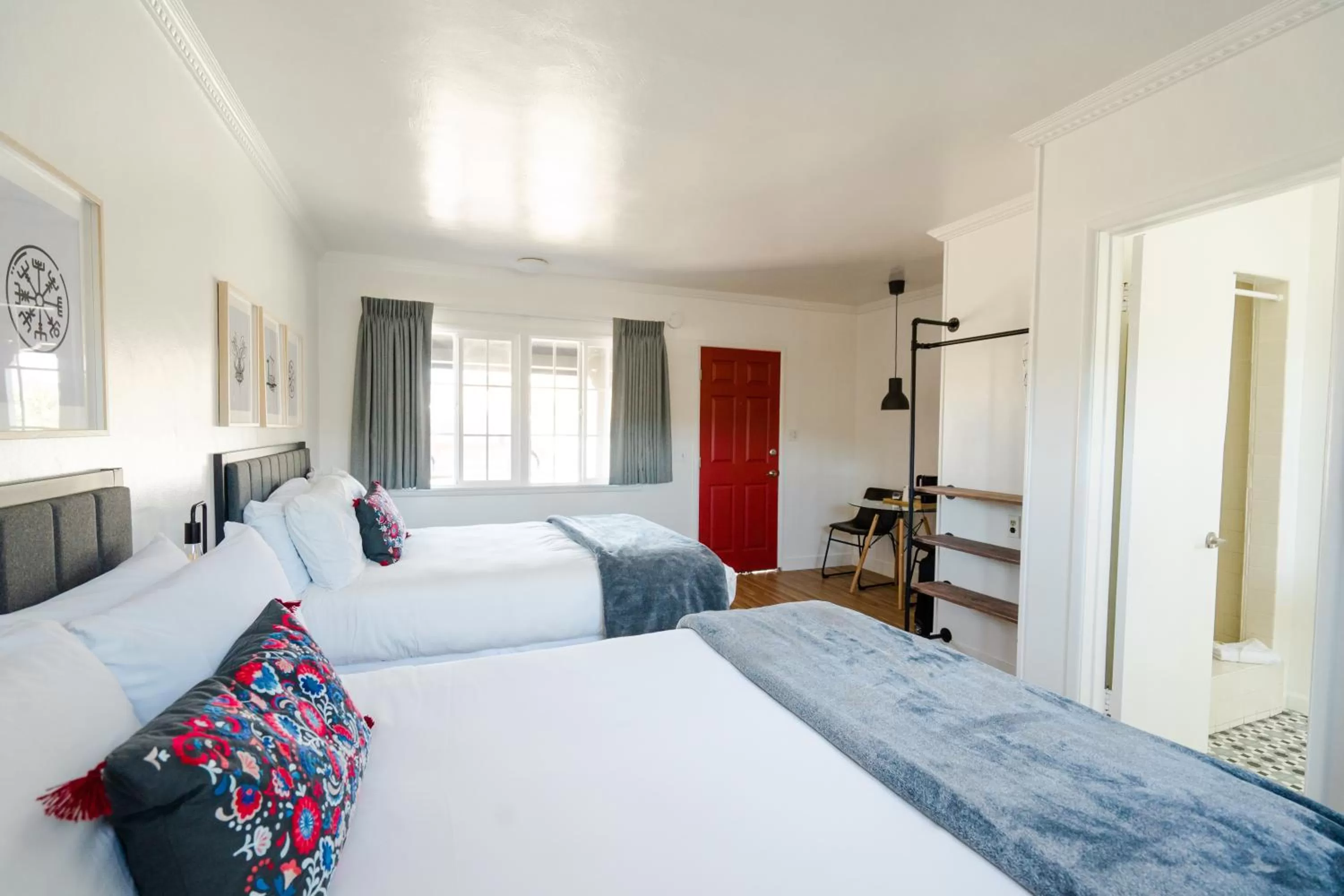 Standard Queen Room with Two Queen Beds in Viking Inn