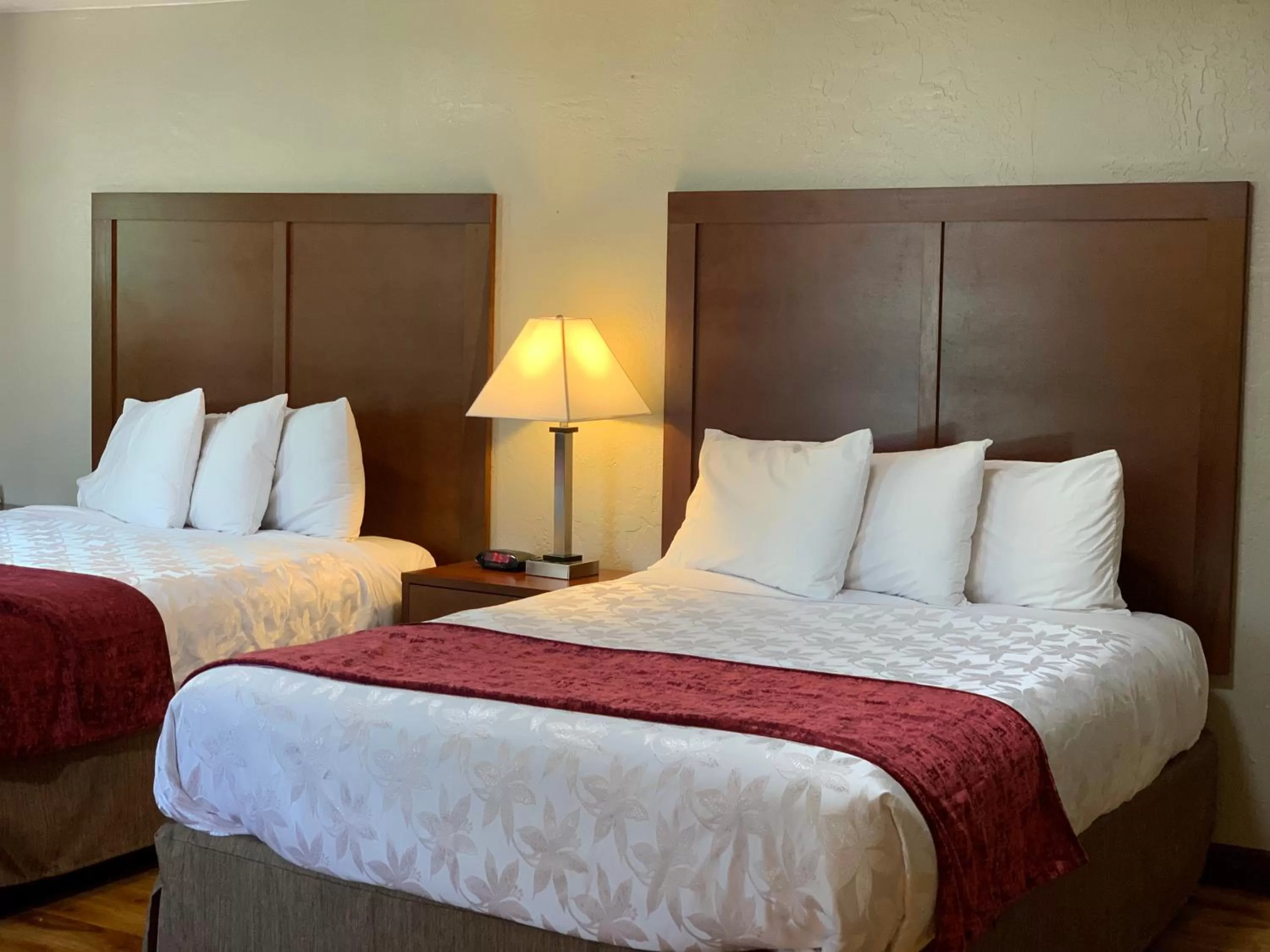 Queen Room with Two Queen Beds in Red Carpet Inn Medford