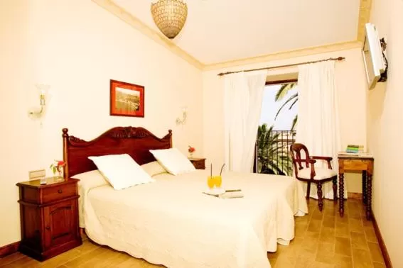 Double or Twin Room - single occupancy in Hotel la Vila