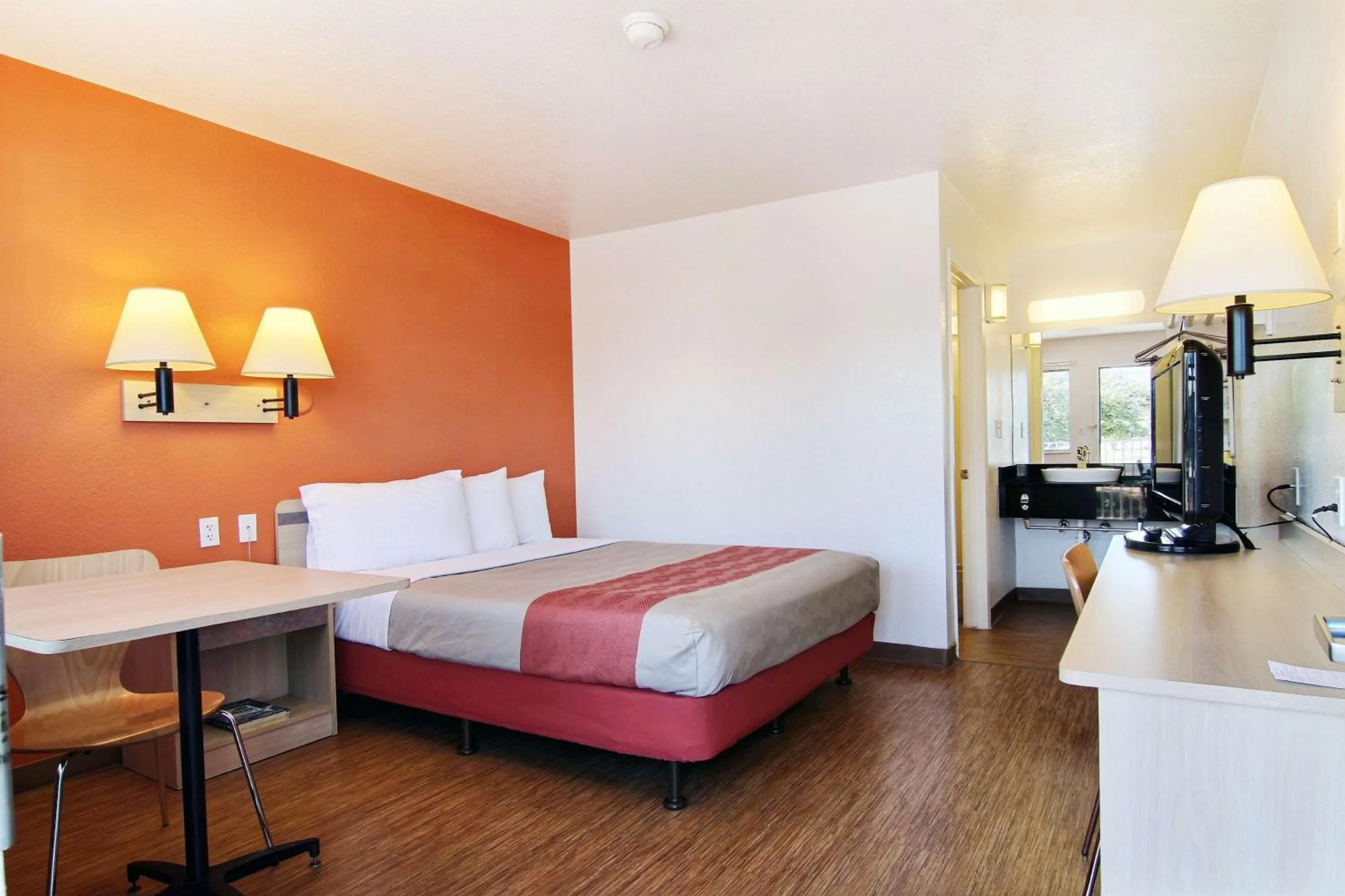 Superior Queen Room - single occupancy in Motel 6-San Angelo, TX