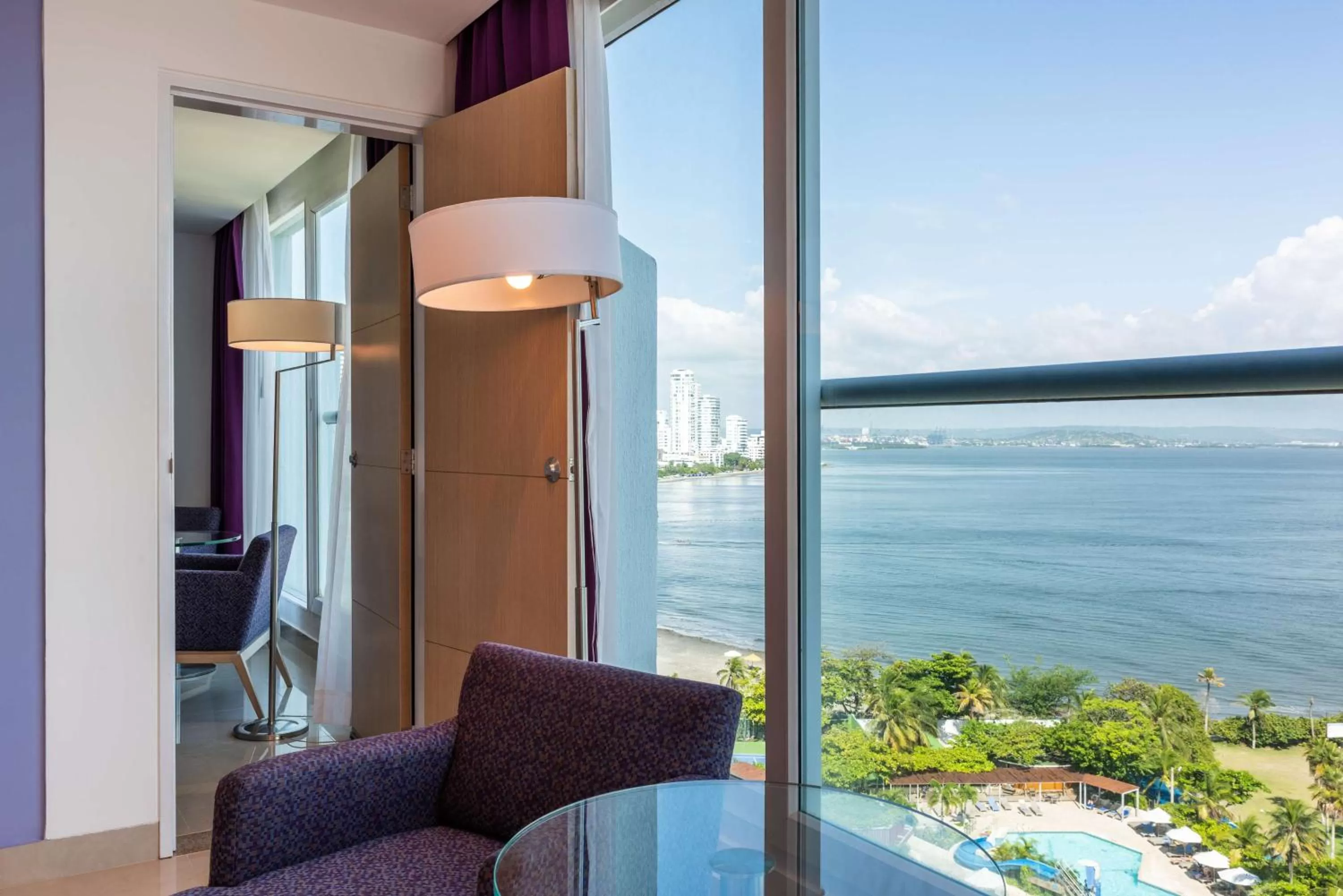 King Room with Roll-In Shower and Ocean View - Accessible in Hilton Cartagena
