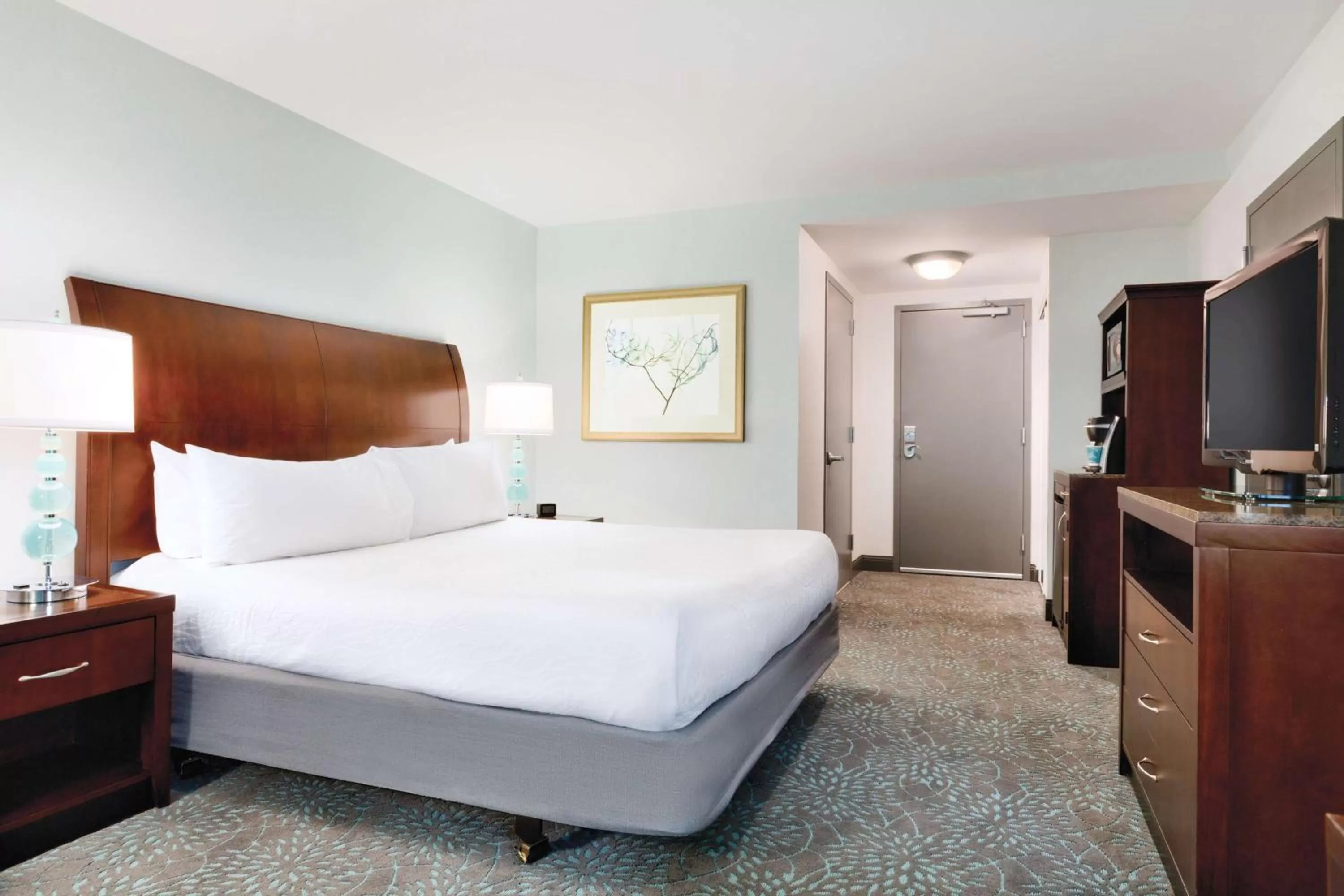 King Room with Roll-In Shower - Mobility Access in Hilton Garden Inn Worcester