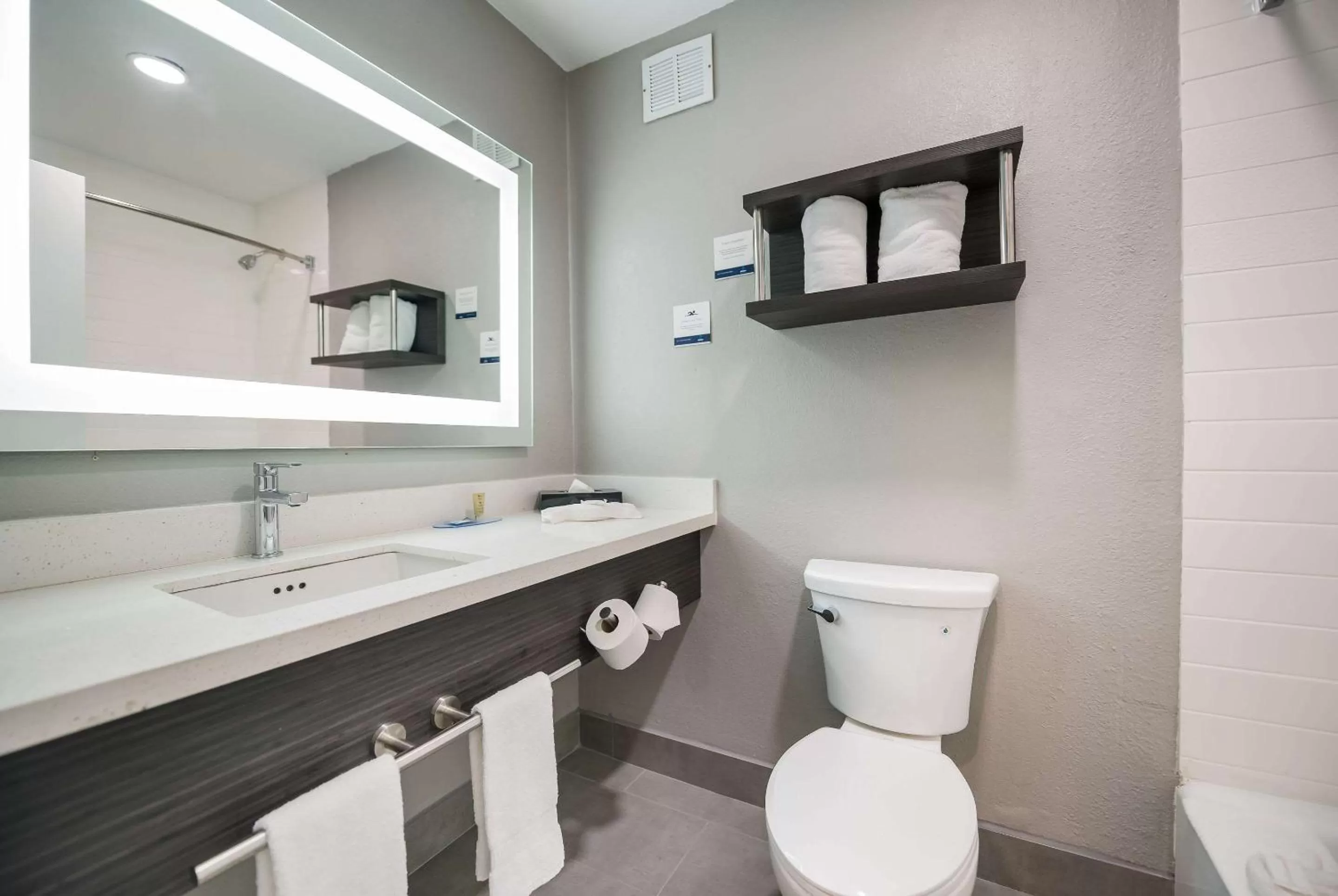 King Room - Non-Smoking in Clarion Pointe Marshall