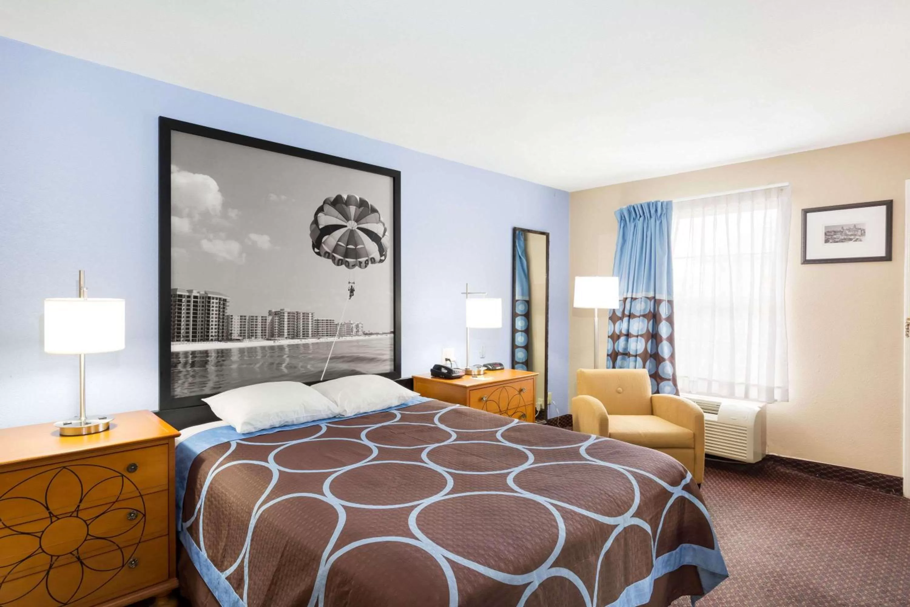 Queen Room - Mobility Access/Non-Smoking in Super 8 by Wyndham Foley