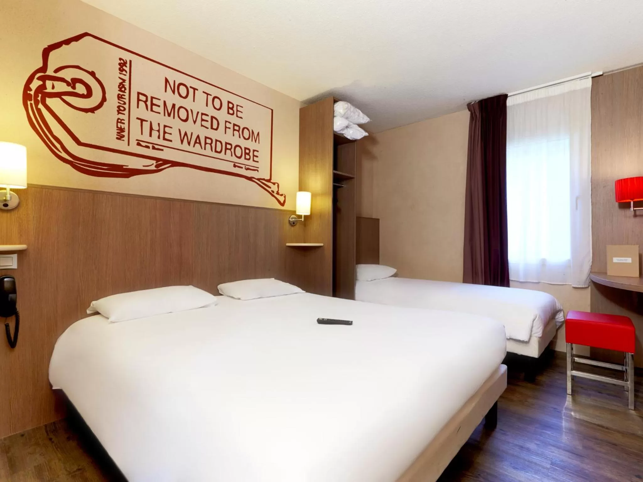 Standard Triple Room in Brit Hotel Essentiel Cholet