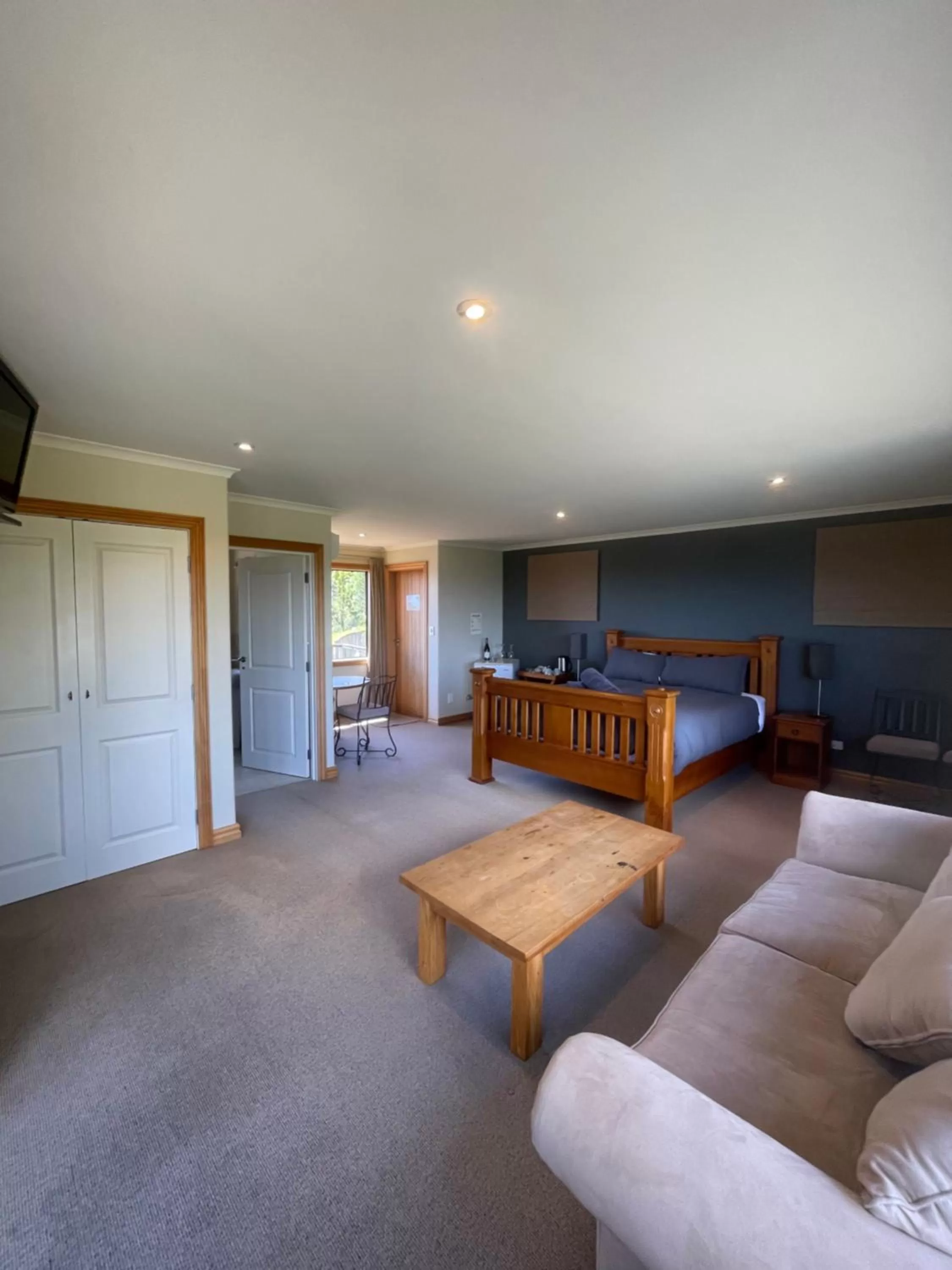 Deluxe King Room in Parautane Lodge