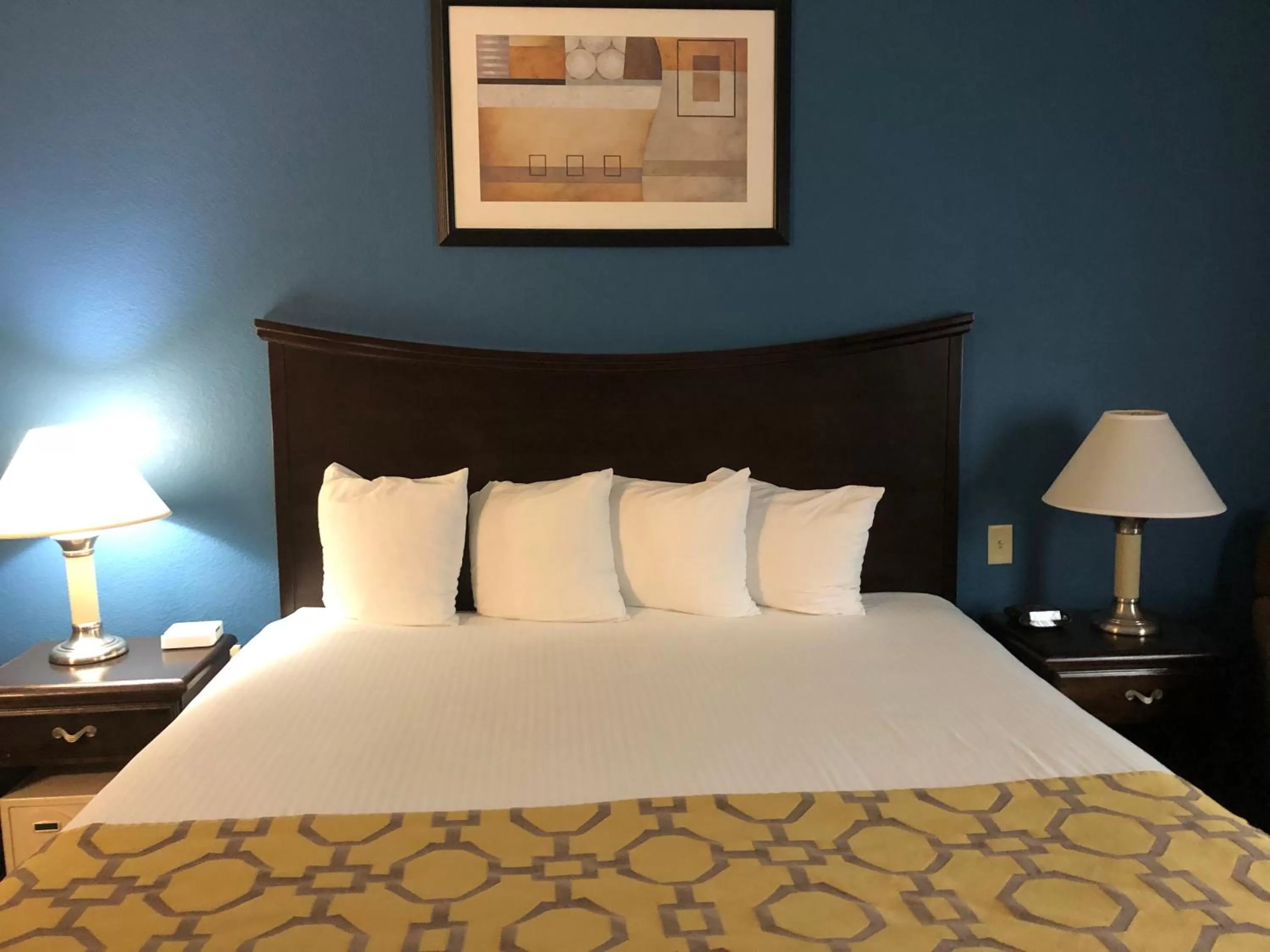 King Room with Bath Tub - Mobility/Hearing Accessible - Non-Smoking in Baymont by Wyndham Decatur