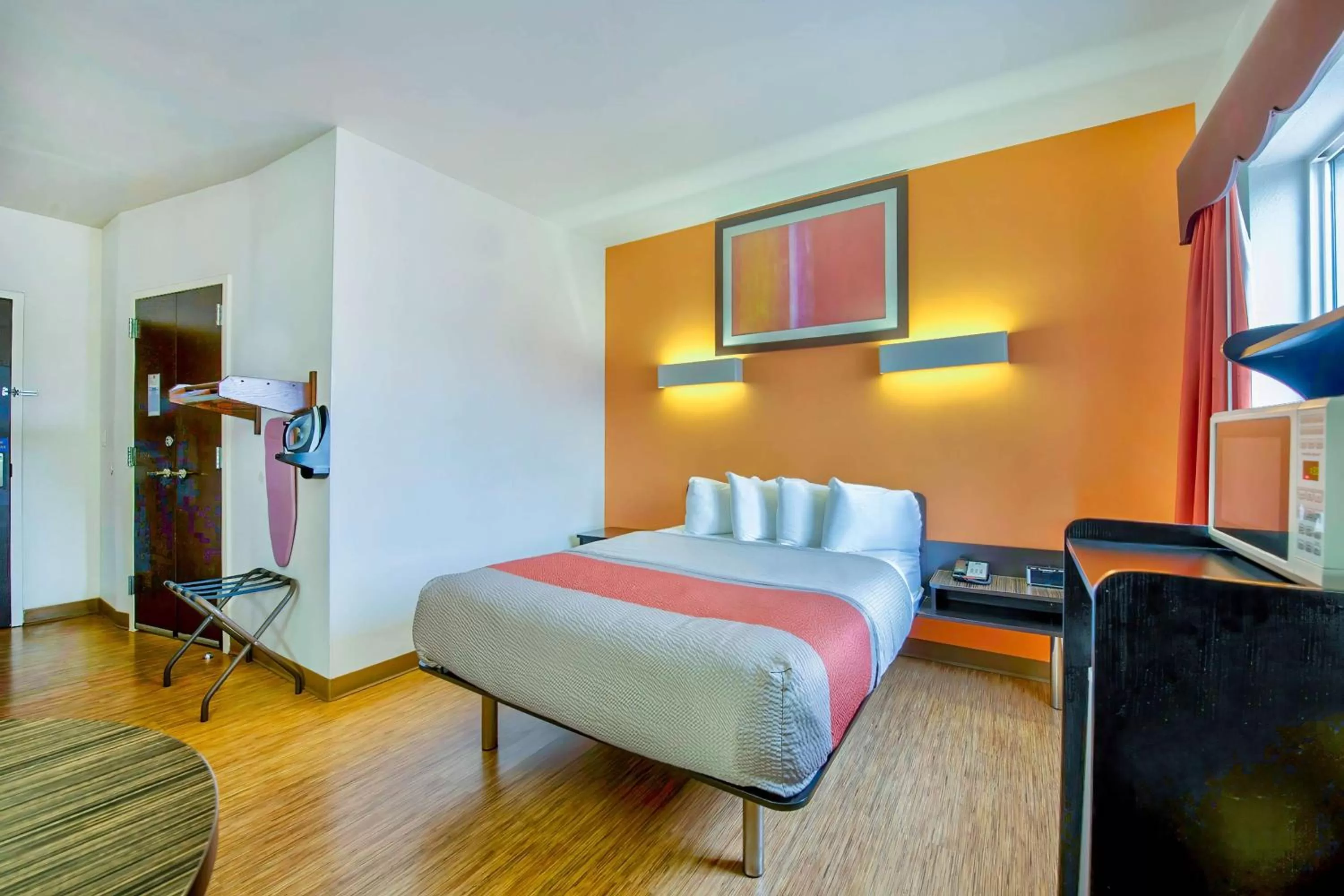 Queen Room - Disability Access - Roll in Shower in Motel 6-Eagle Pass, TX - Lakeside