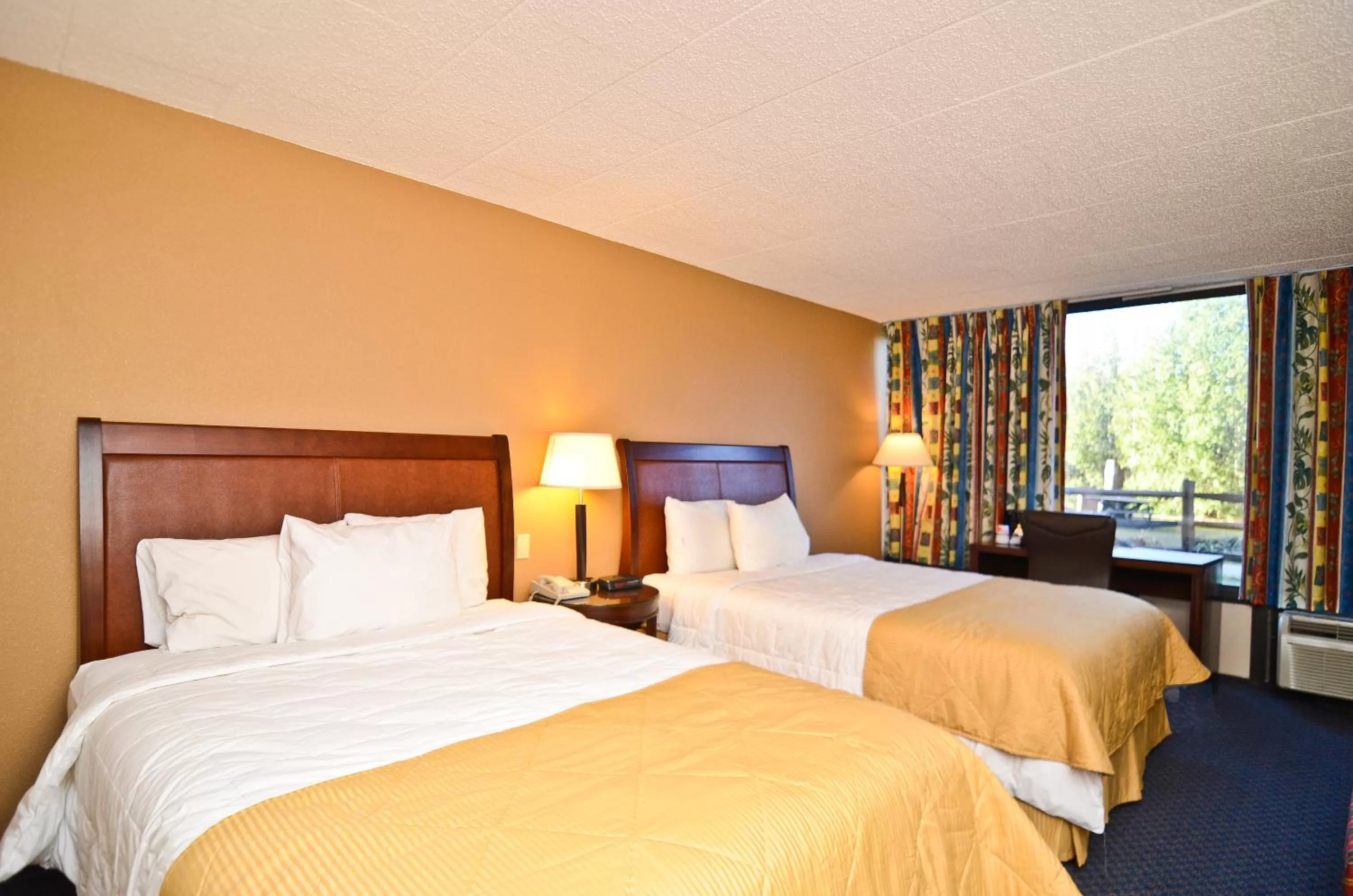 Deluxe Queen Room with Two Queen Beds - Non-Smoking in Pocono Resort & Conference Center - Pocono Mountains