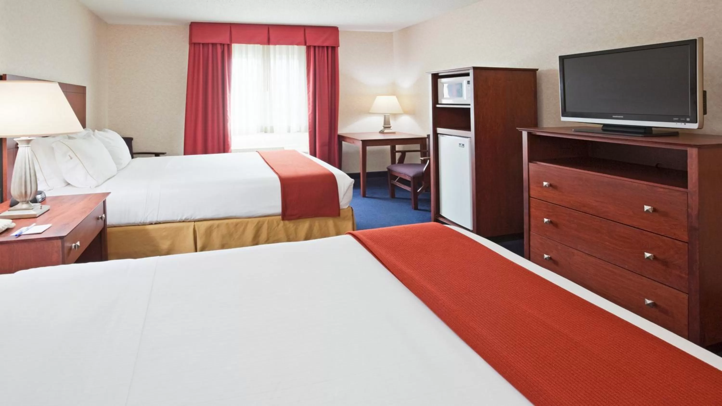 Standard Room in Holiday Inn Express Deforest by IHG