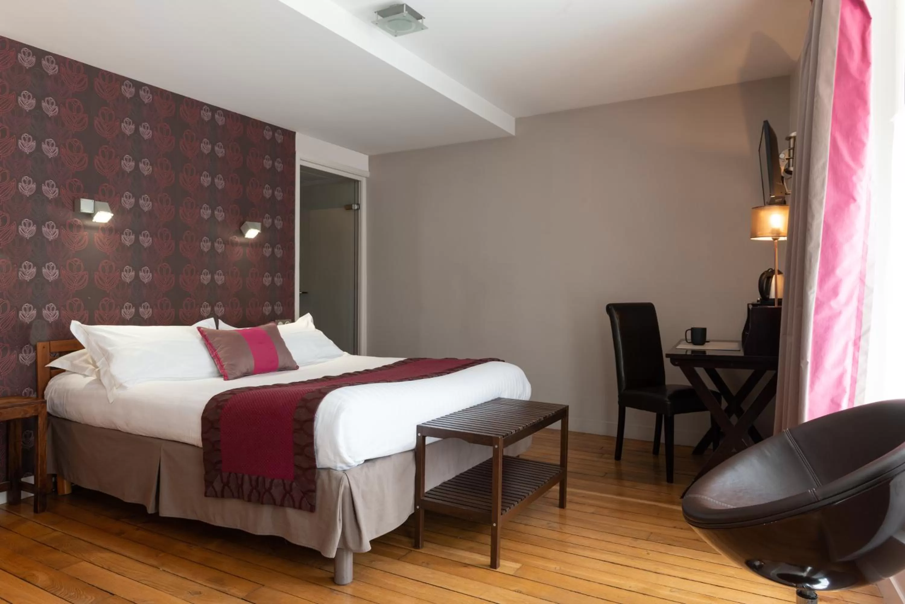 Superior Double or Twin Room in The Originals Boutique, Hôtel Victoria, Fontainebleau