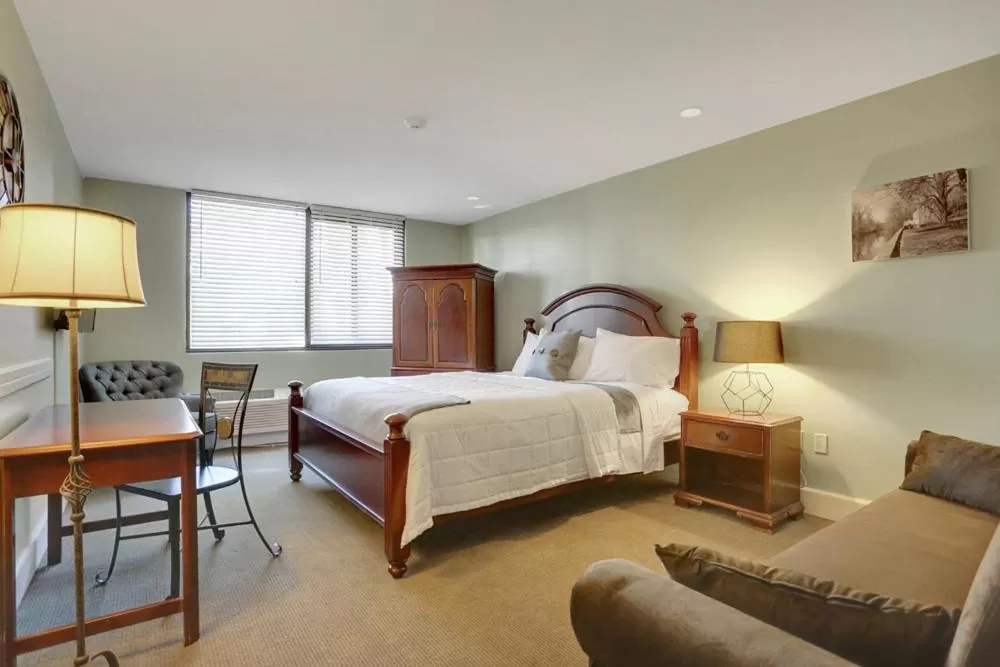 Deluxe King Studio in Allenberry Resort