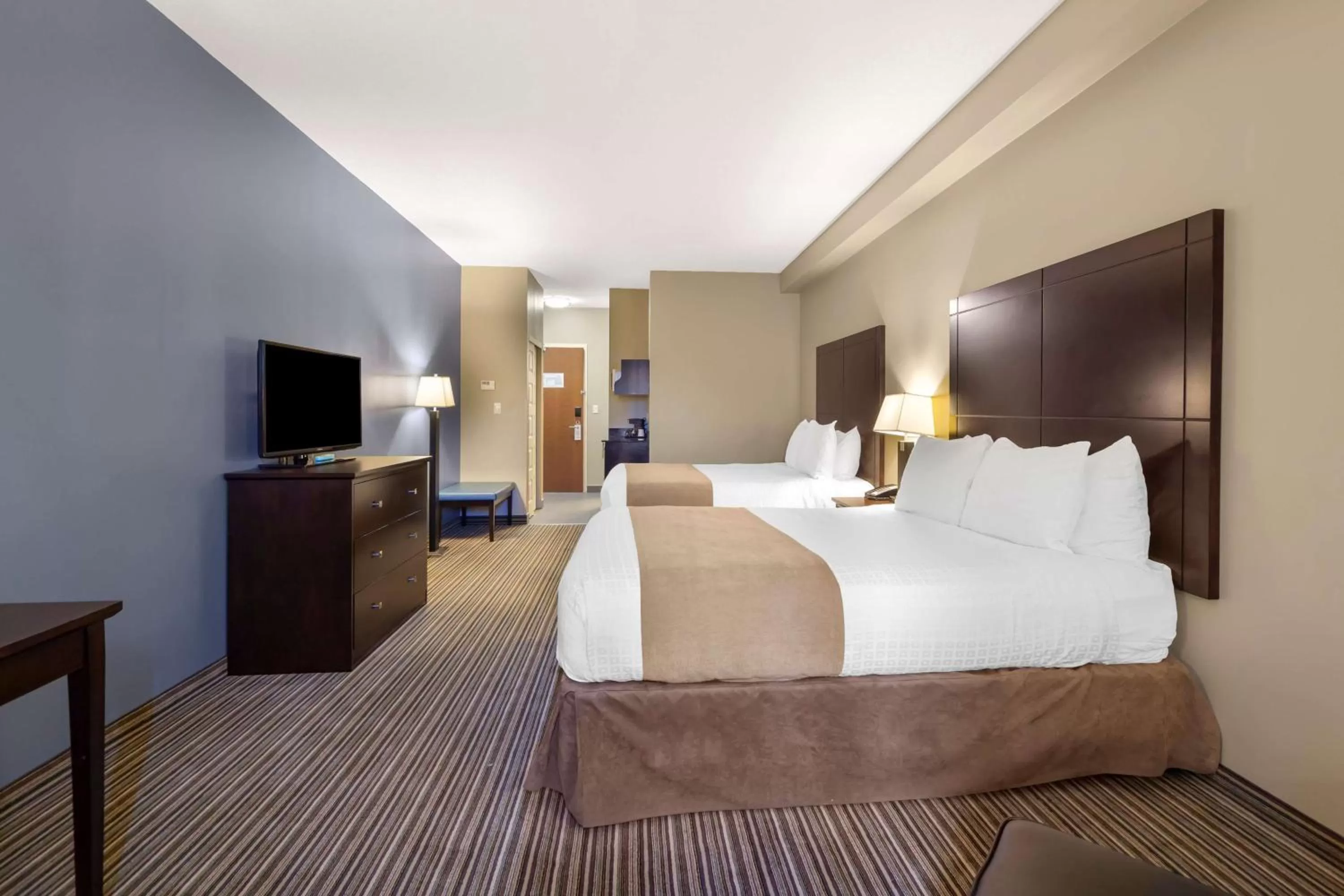 Queen Room with Two Queen Beds and Dining Area in Best Western PLUS Fort Saskatchewan Inn & Suites