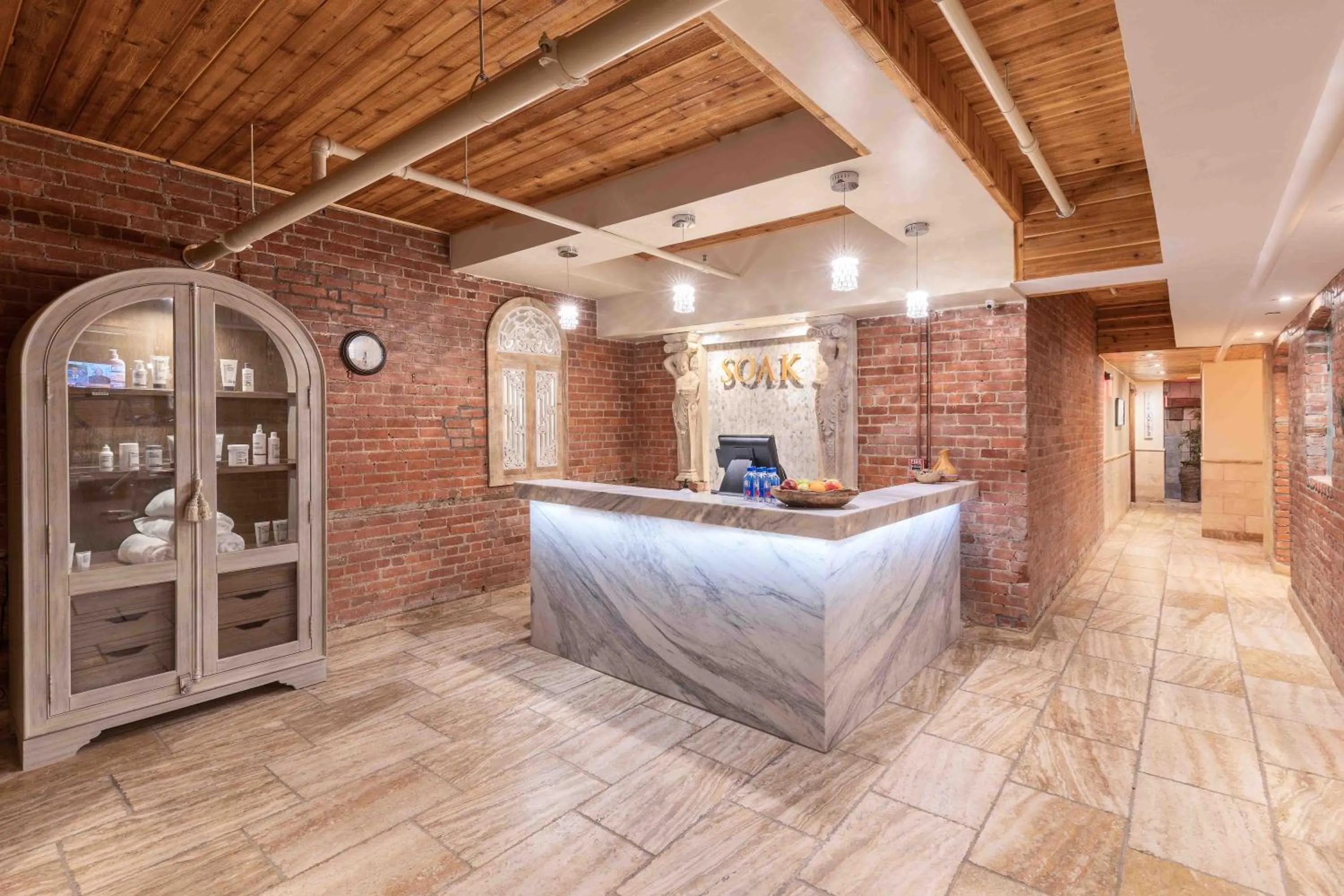 Deluxe Queen Room in The Detroit Club