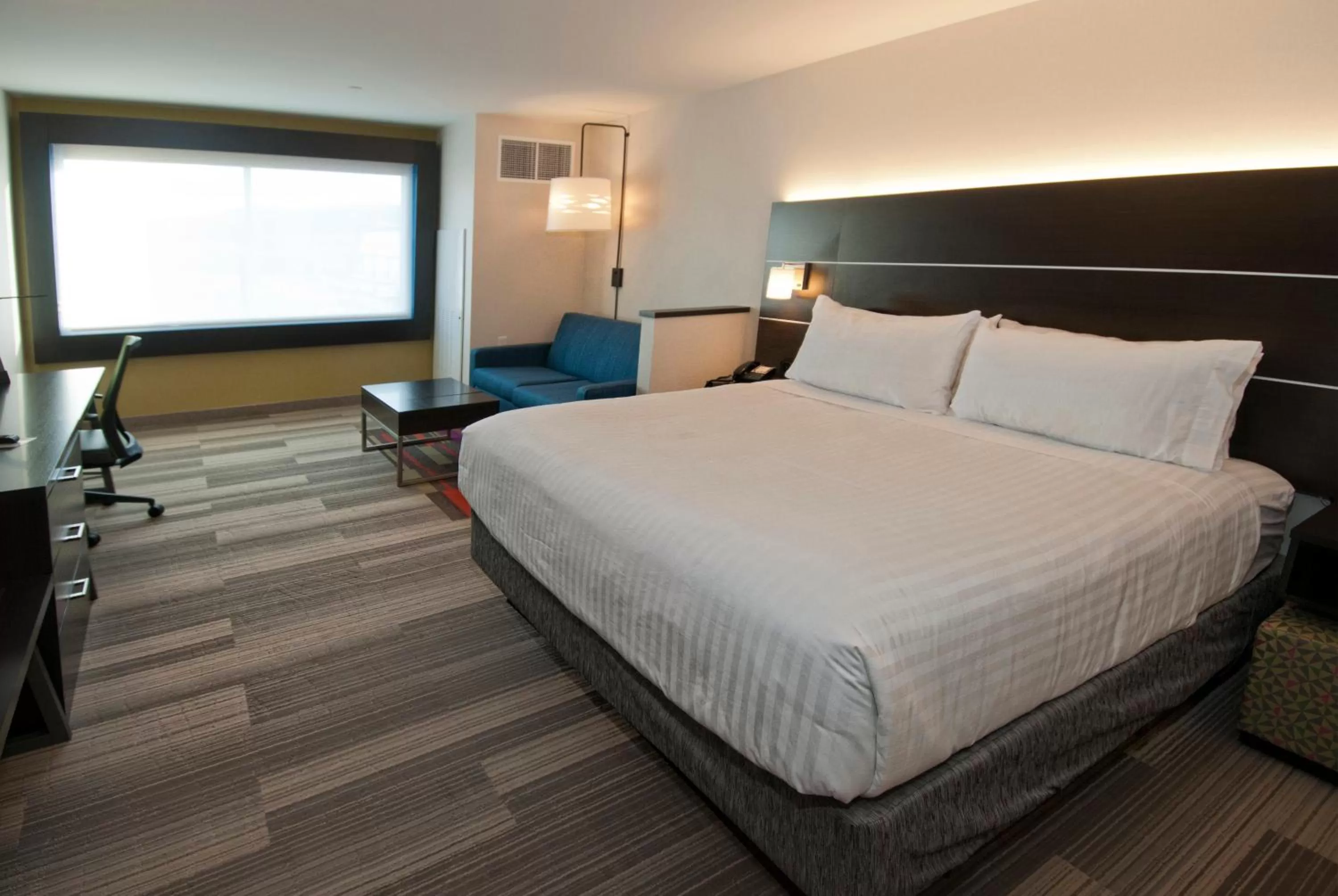 King Suite in Holiday Inn Express & Suites Johnstown by IHG