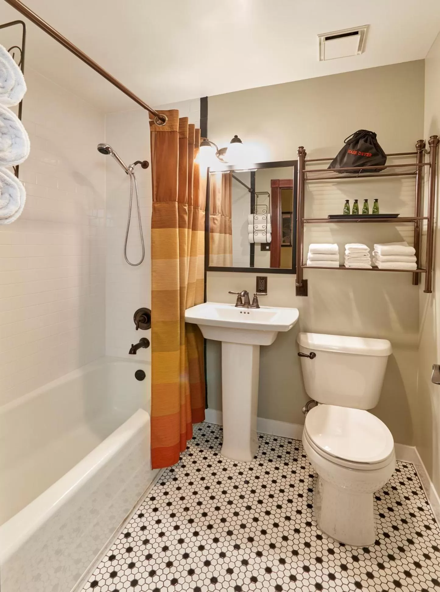 Standard Queen Room in Hotel Apache