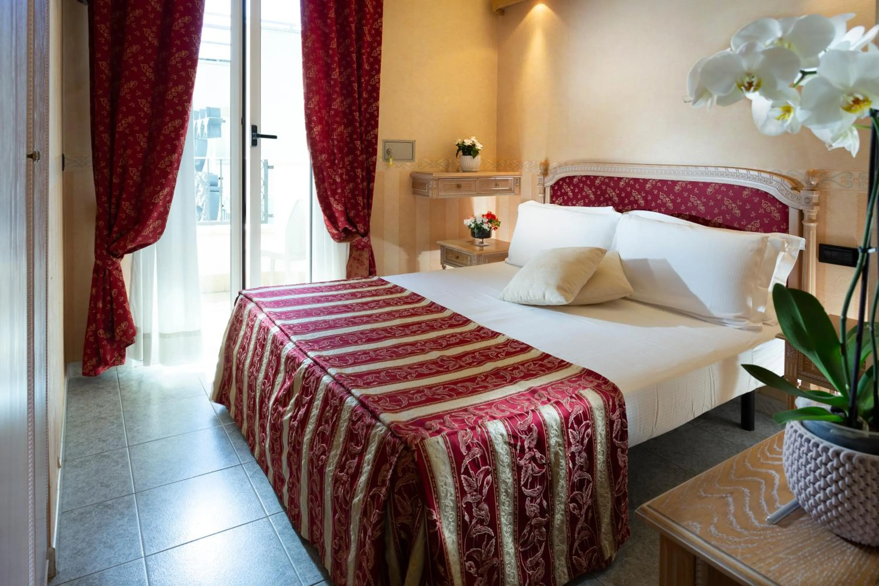 Economy Double Room in Hotel Gallia Palace