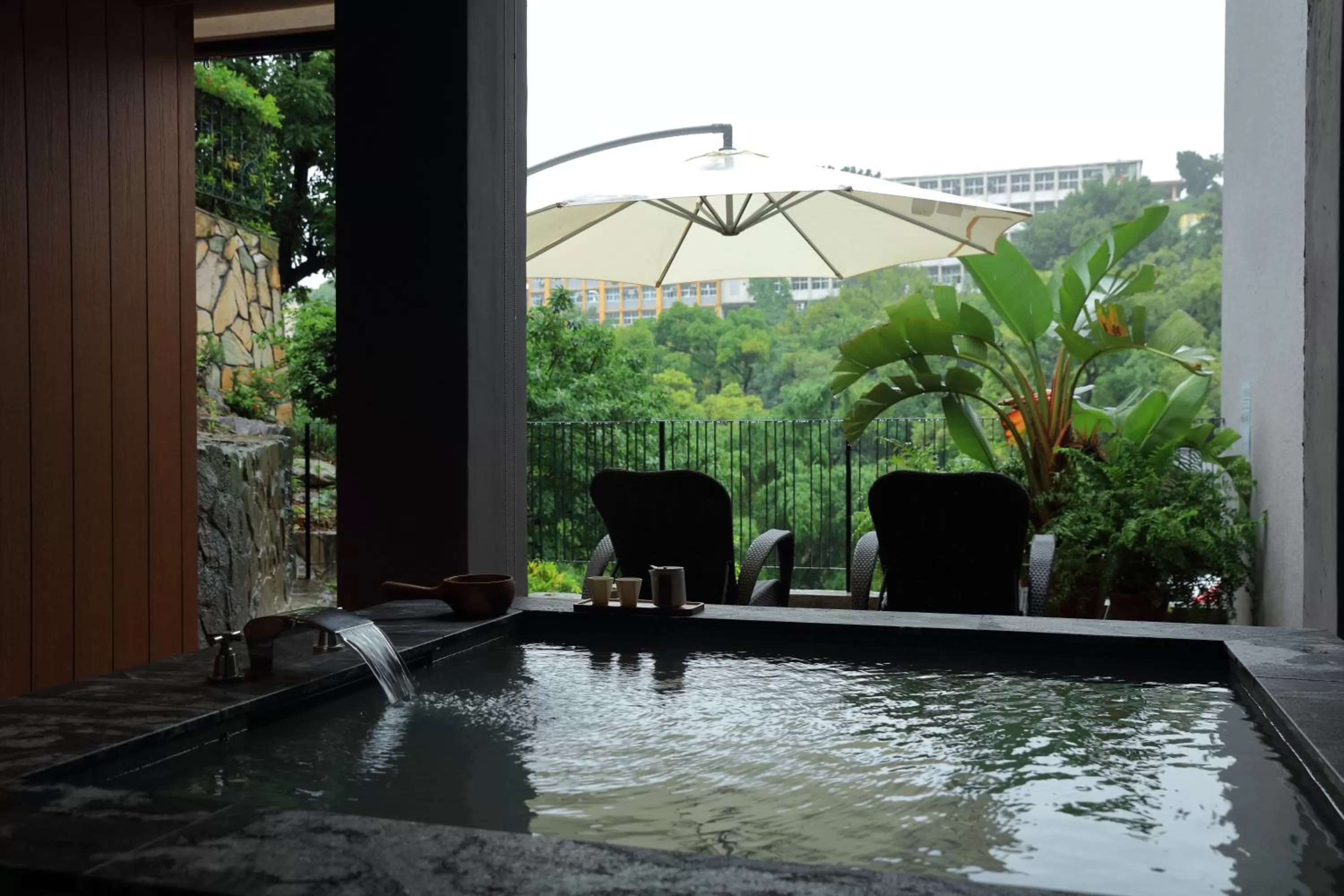 Luxury Quadruple Room in Water House