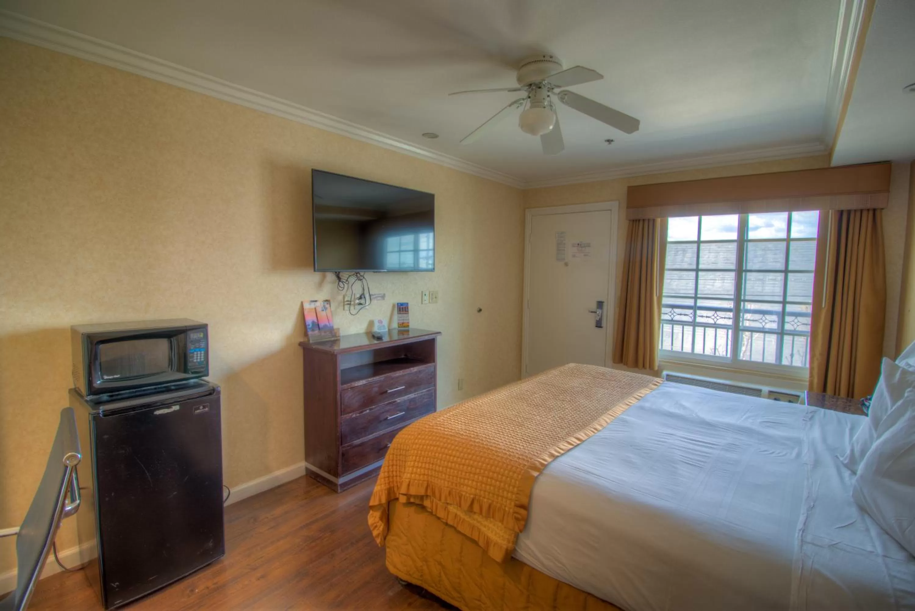 Queen Room - single occupancy - Disability Access in Princess Inn