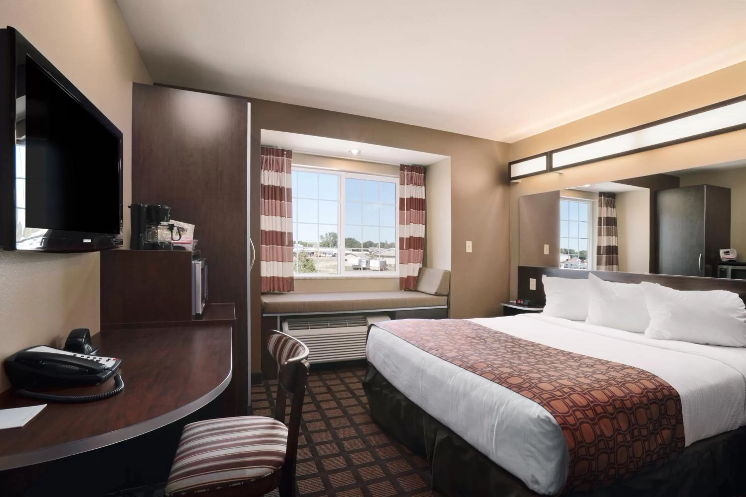 Queen Room - Non-Smoking in Microtel Inn & Suites