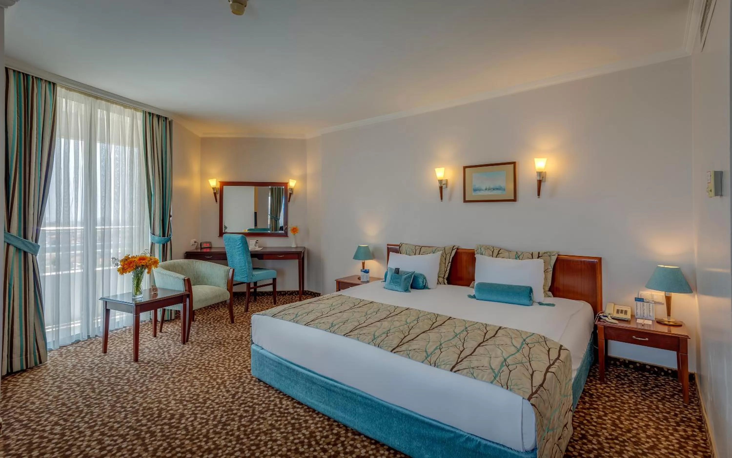 Junior Suite with King Bed, Single Bed and Sofa Bed - Balcony/Non-Smoking in Best Western Plus Khan Hotel