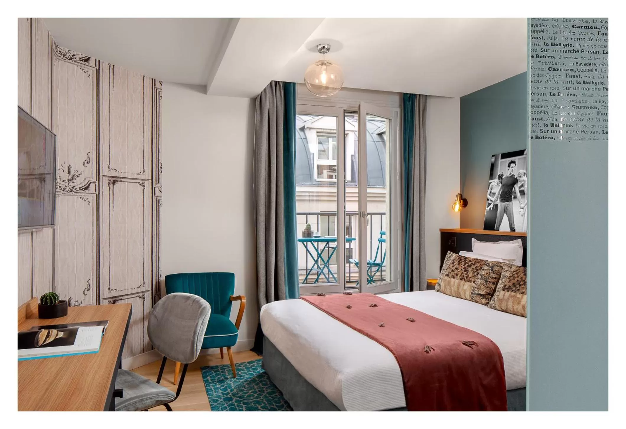 Deluxe Double Room with Balcony in Lyric Hotel Paris Opera
