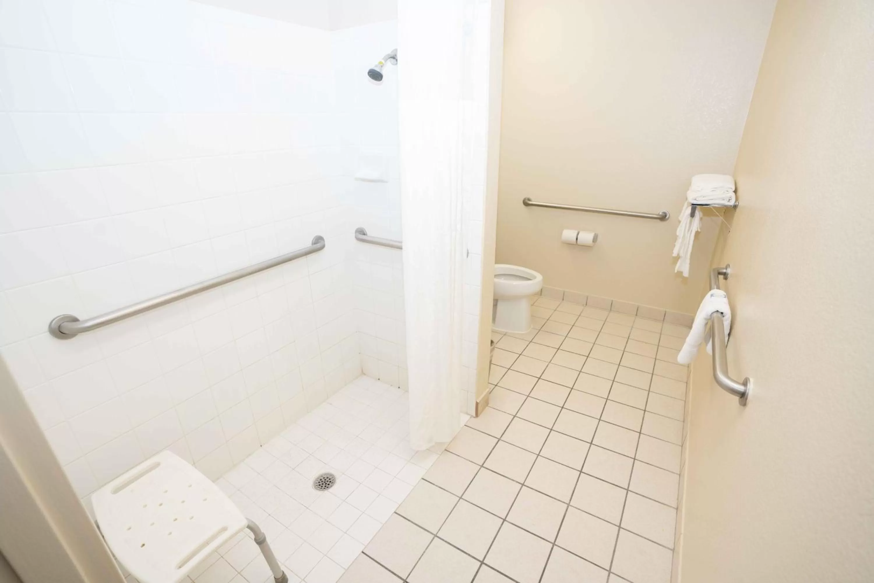 Queen Room with Two Queen Beds - Disability Access in Regency Inn & Suites DFW