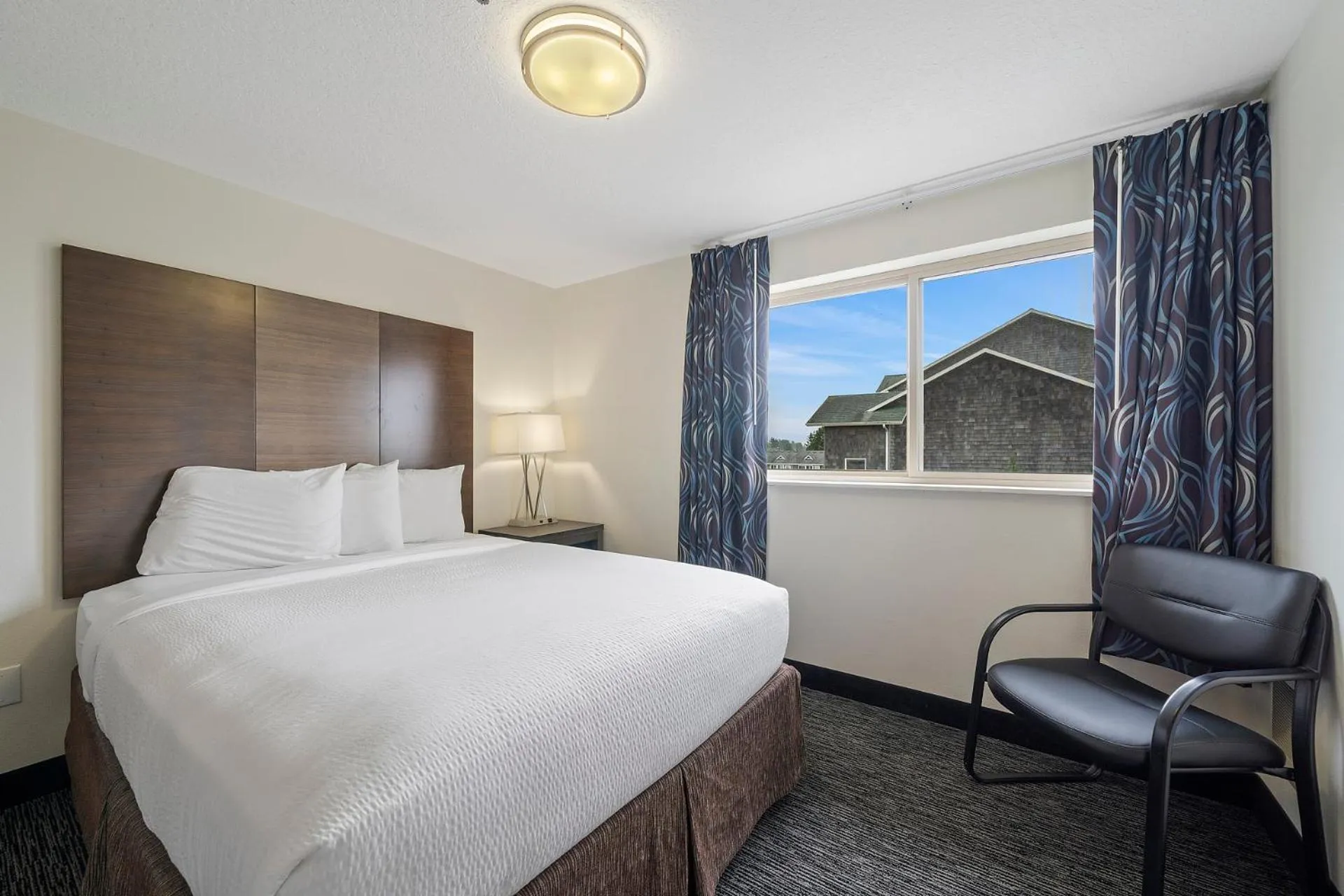 Standard Single King Room - No View in Oceanview Inn at the Arch