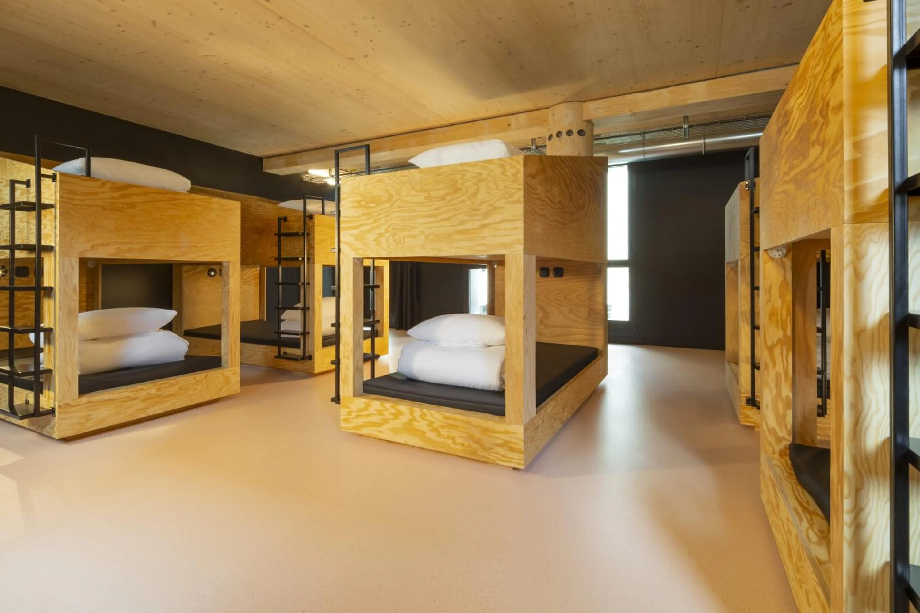 Private Bedroom for 12 people with shared bathroom in JO&JOE Paris Gentilly - Auberge de Jeunesse