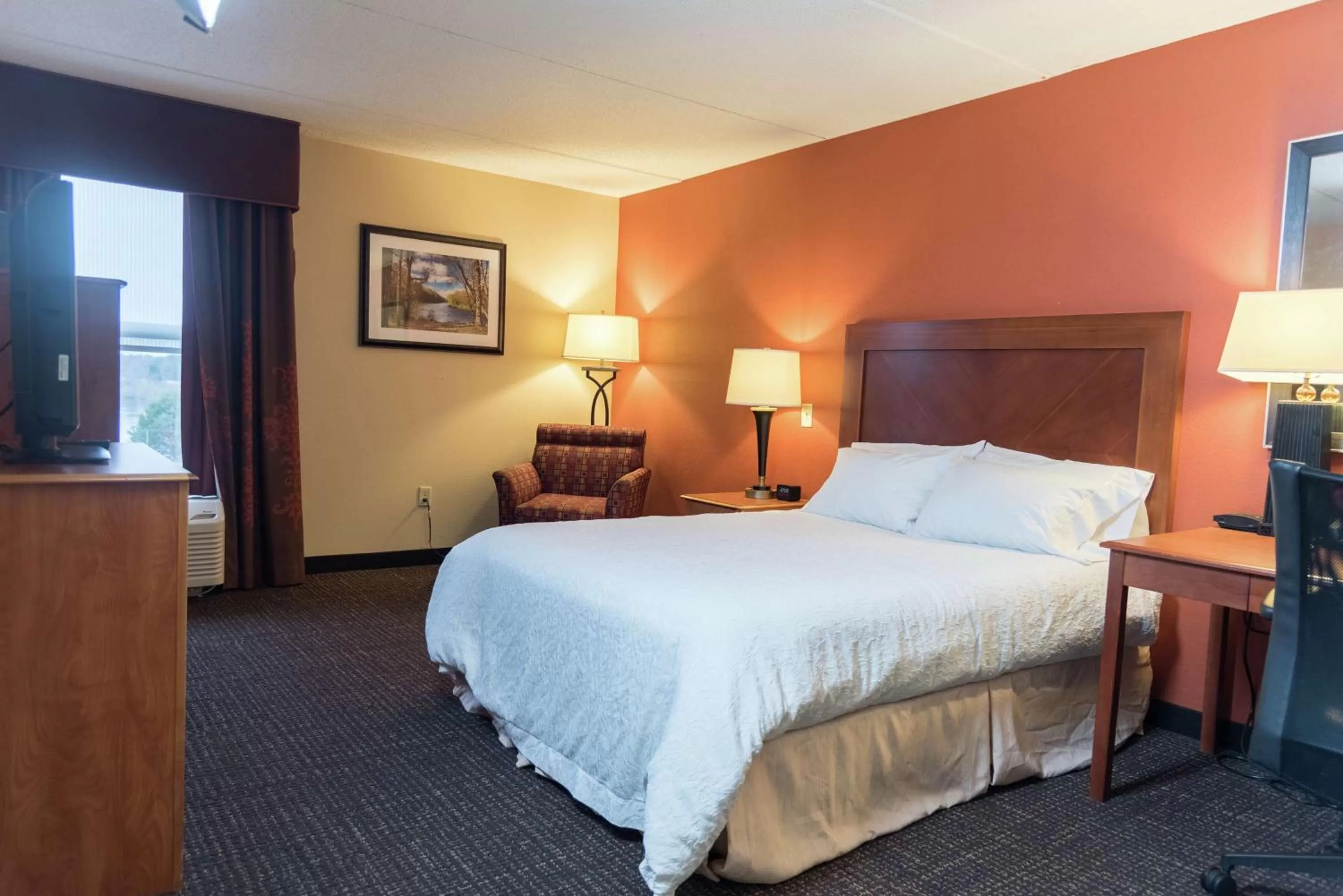 Queen Room with Mobility Access/Non-Smoking in Hampton Inn Muskegon