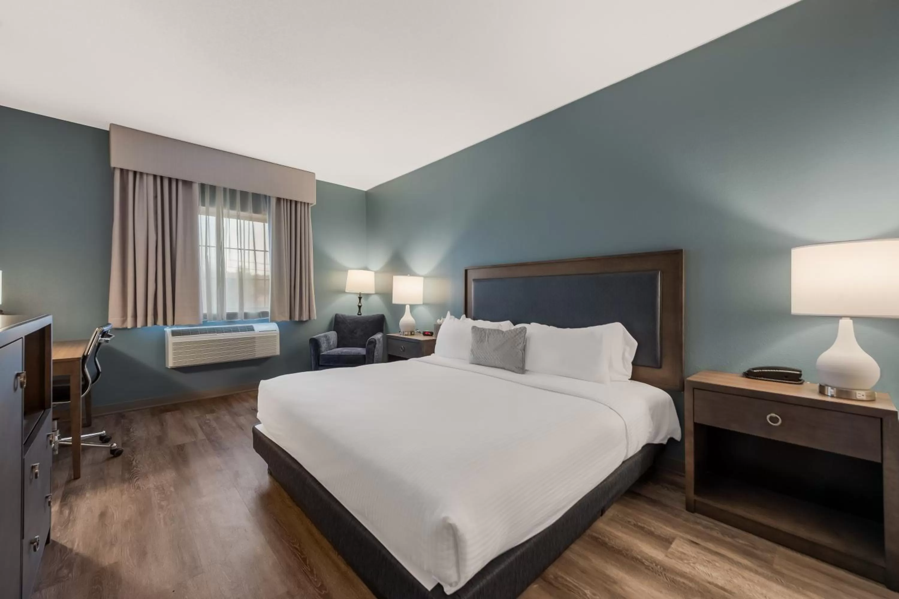 King Room in SureStay Plus Hotel by Best Western Highland Poughkeepsie