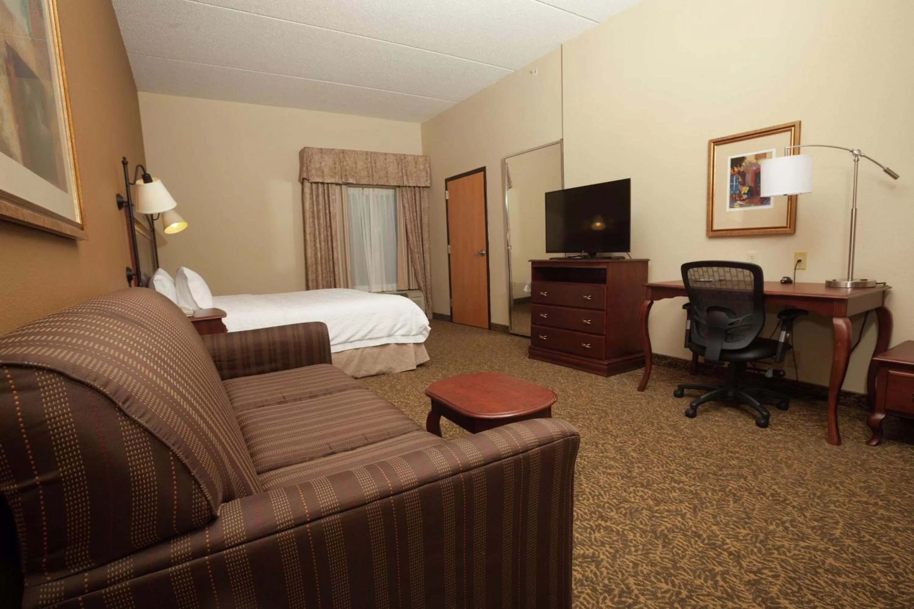 King Room with Sofa Bed and Study - Non-Smoking in Hampton Inn Oneonta