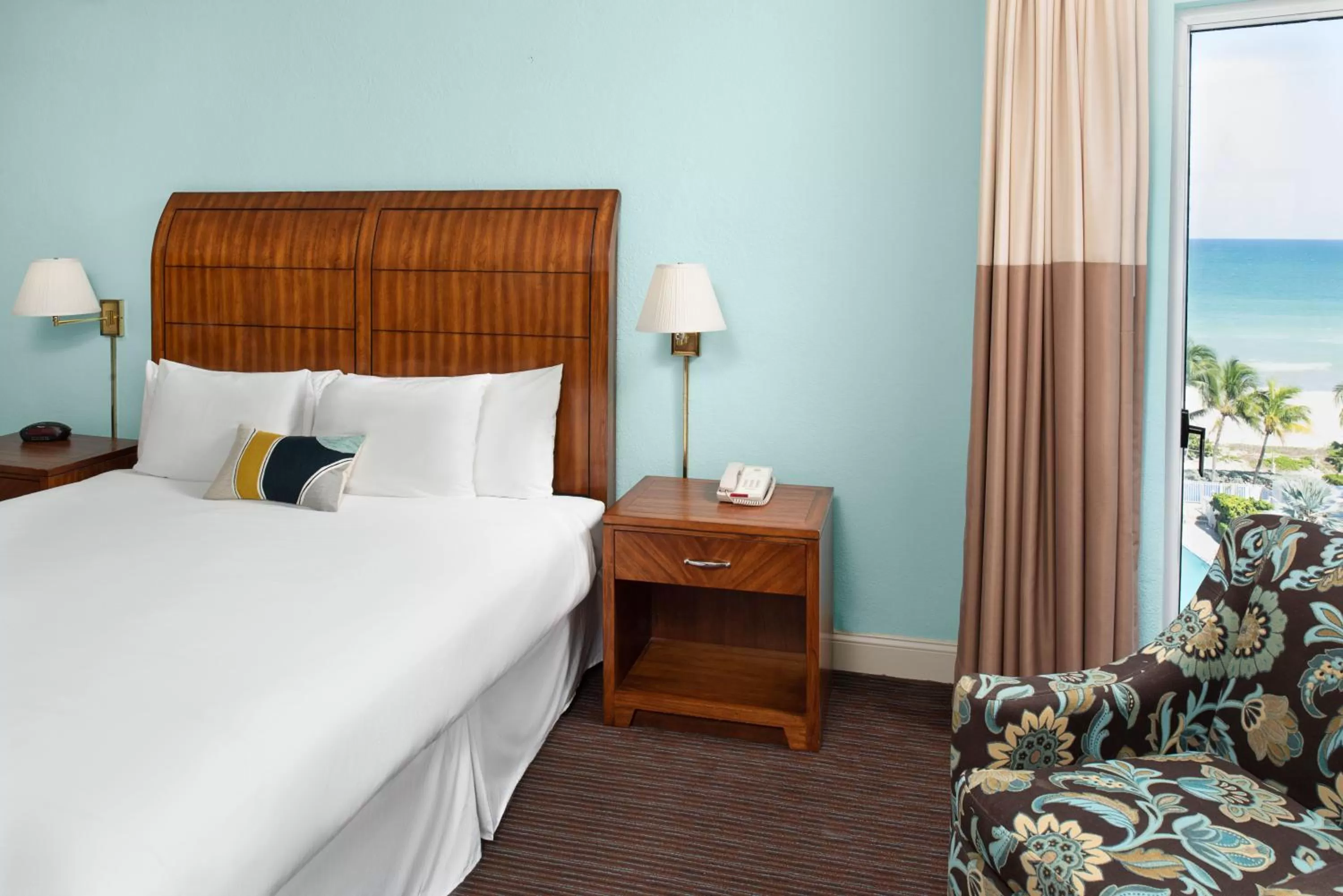 King Accessible in Sherry Frontenac Oceanfront