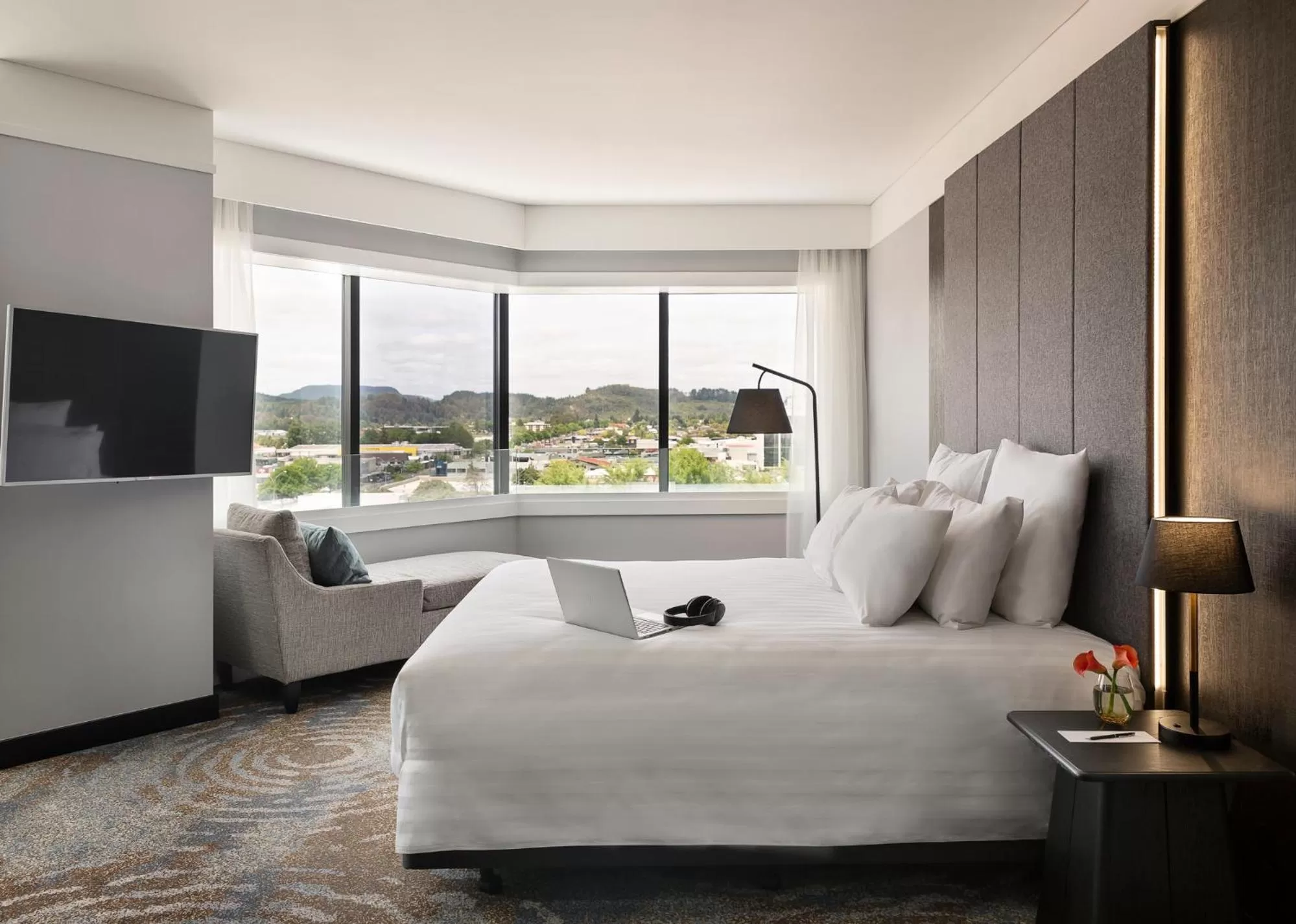 Deluxe King Room with City View in Pullman Rotorua
