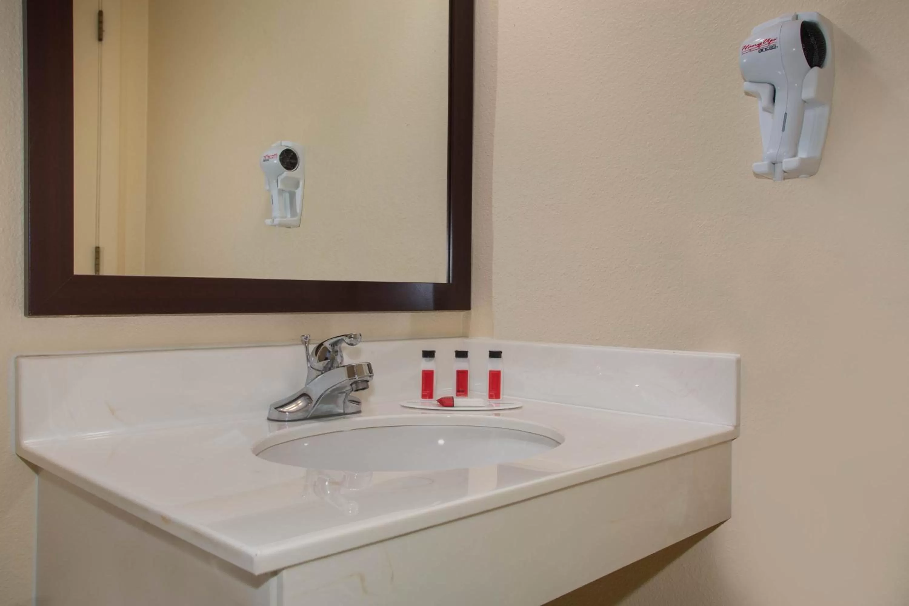King Studio Suite - Non-Smoking in Baymont by Wyndham Jefferson City