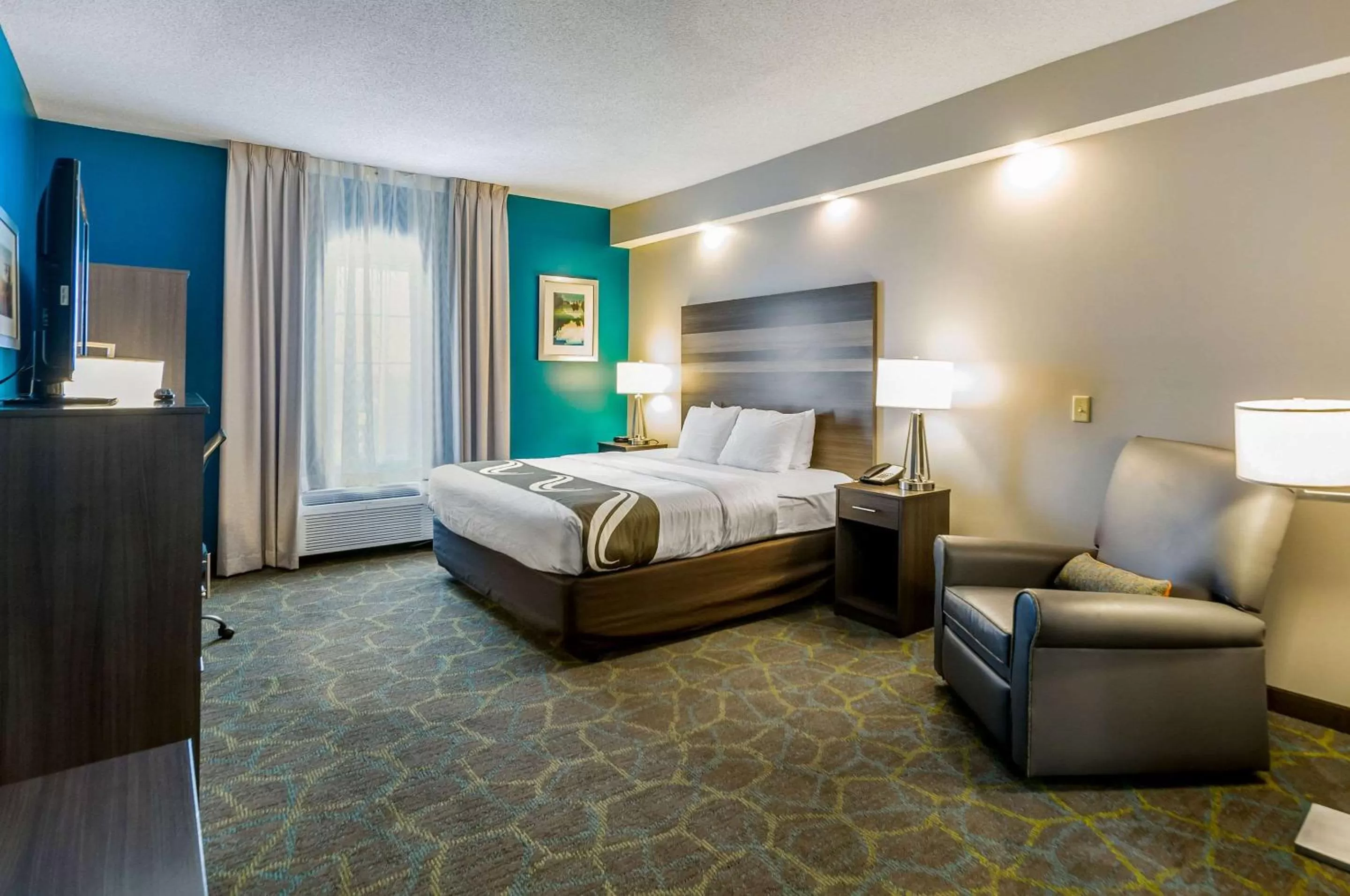 King Room - Accessible/Non-Smoking in Quality Inn Harrisonburg I-81