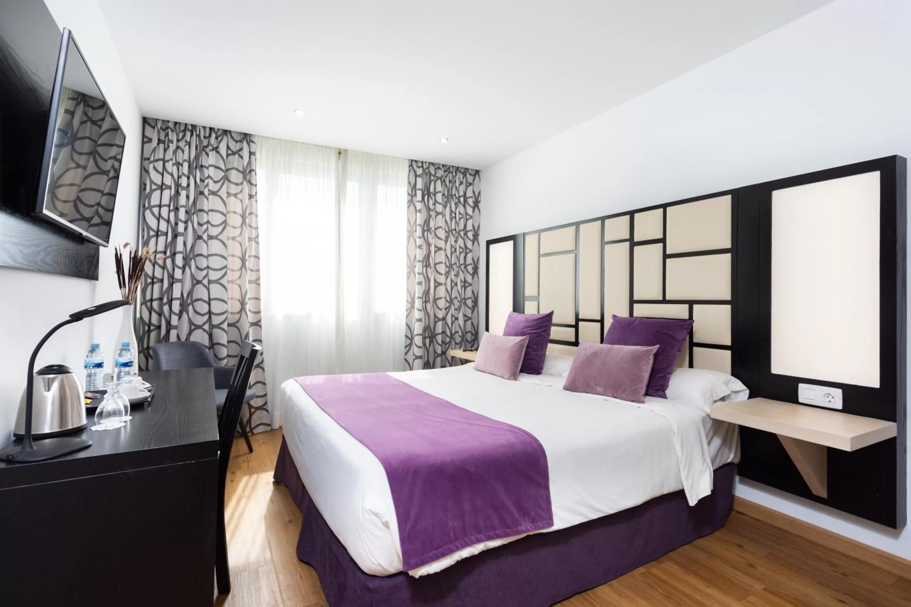 Comfort Double Room in Hotel Colon Rambla