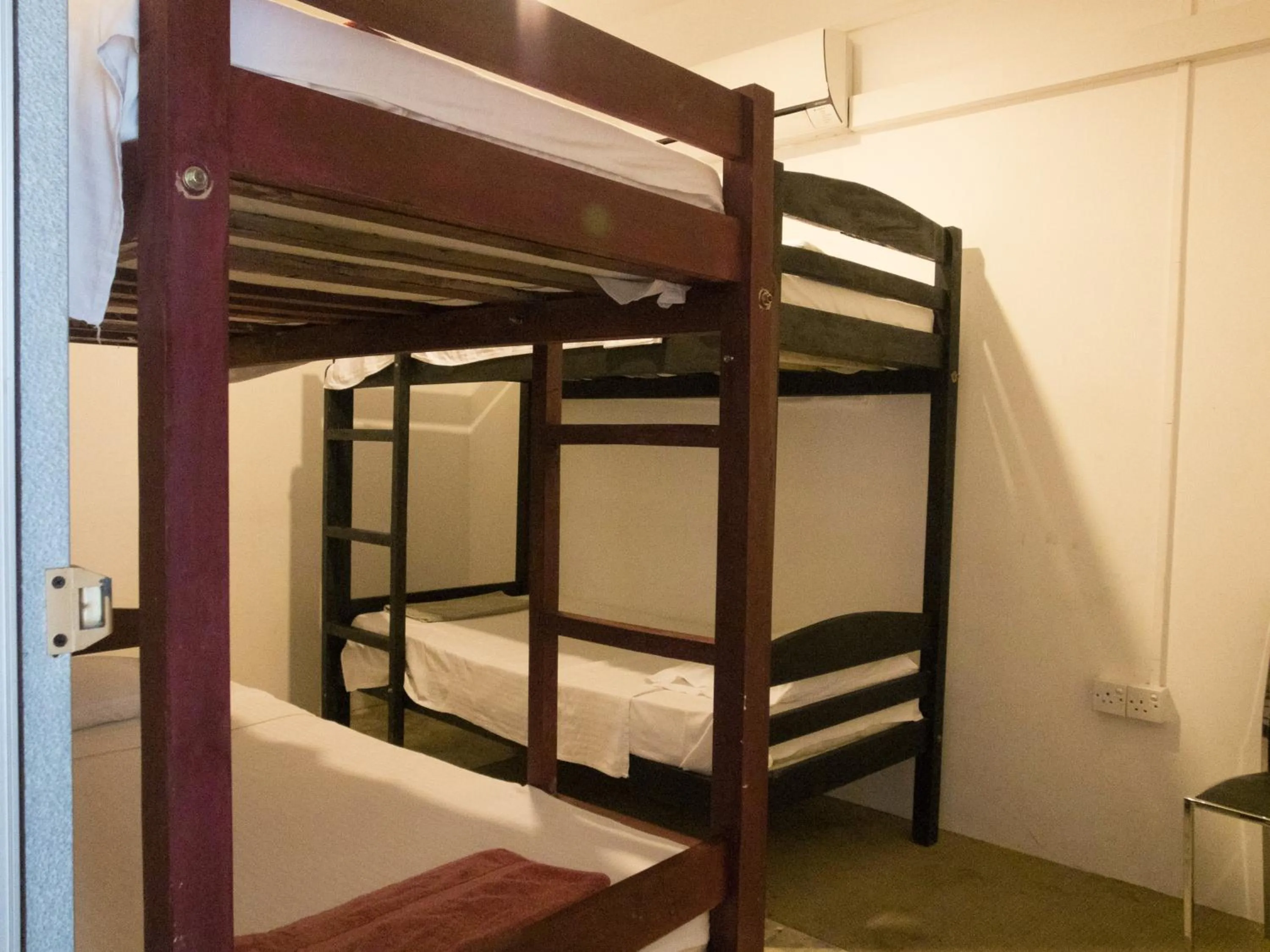 Bed in 4-Bed Mixed Dormitory Room in Backpack Lanka