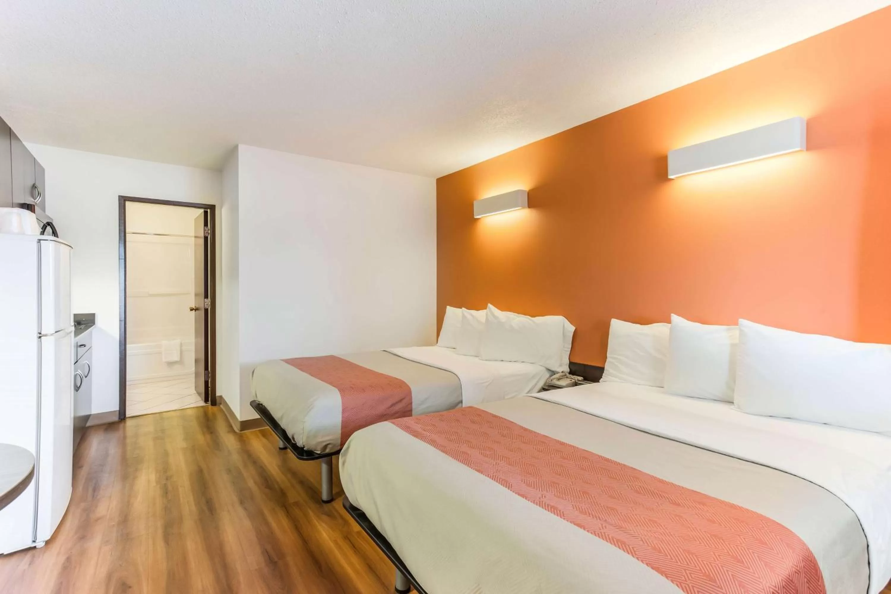 Queen Suite - Non-Smoking in Motel 6-Lethbridge, AB