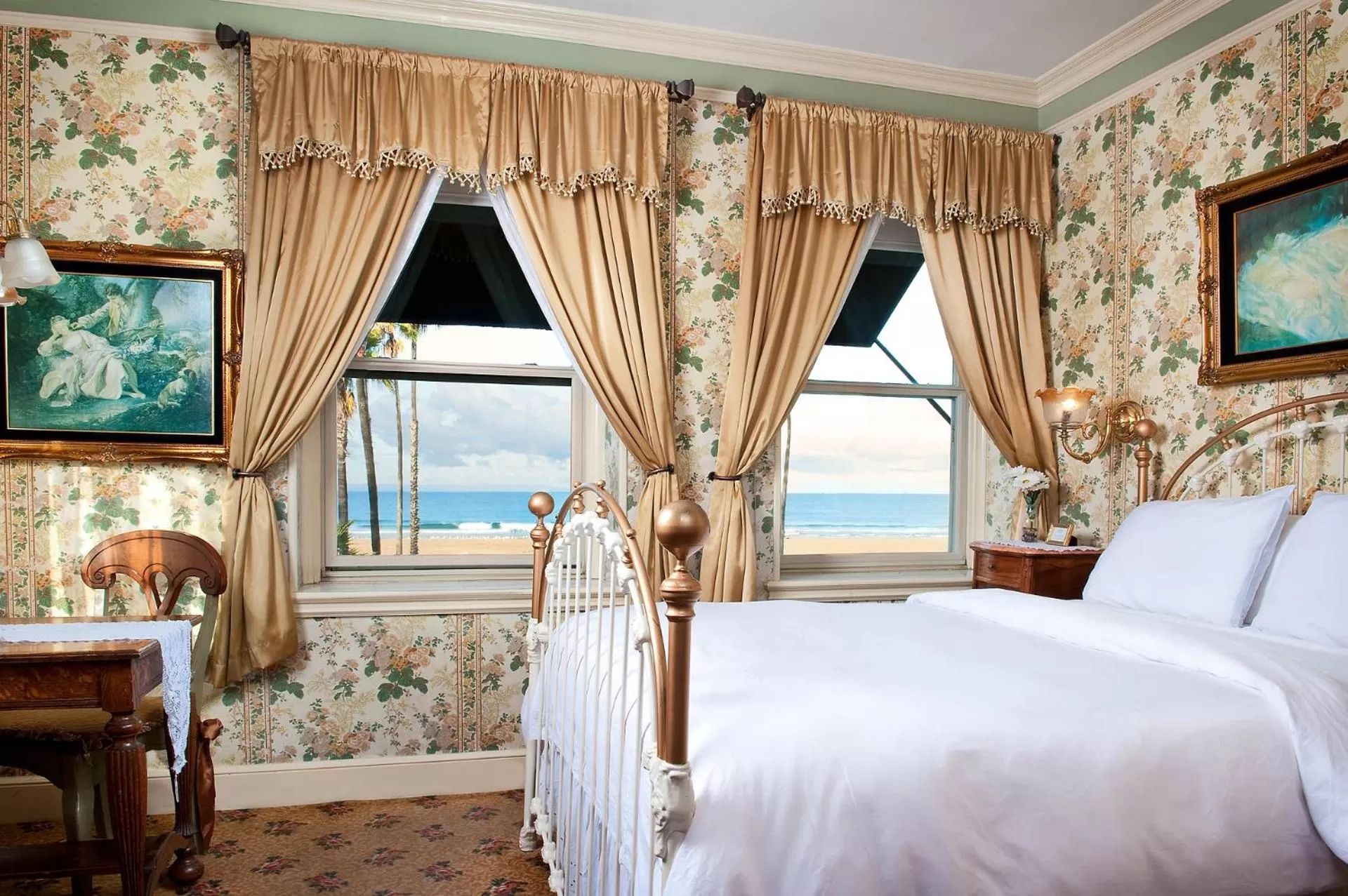 Double Room with Sea View in Doryman's Oceanfront Inn