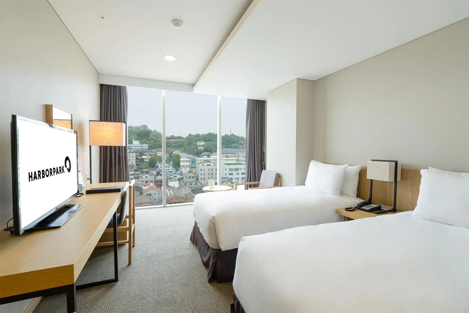 Deluxe Twin Room - City View in Harbor Park Hotel